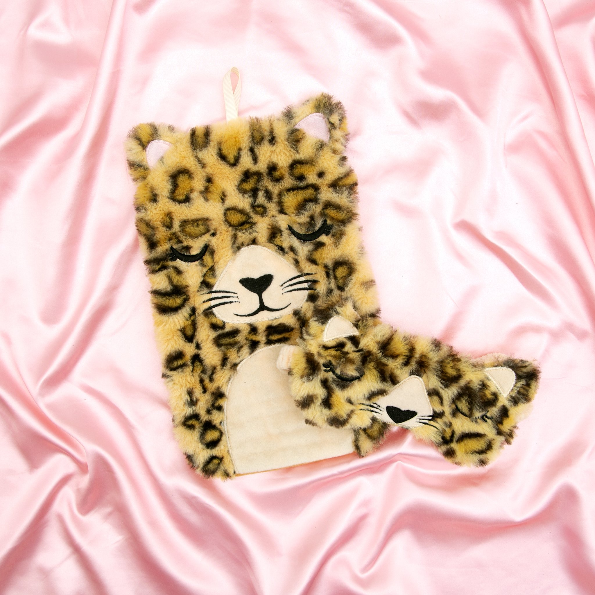 Borsa dell'acqua calda leopardo Sass & Belle su raso rosa, rivestimento in peluche con stampa leopardata