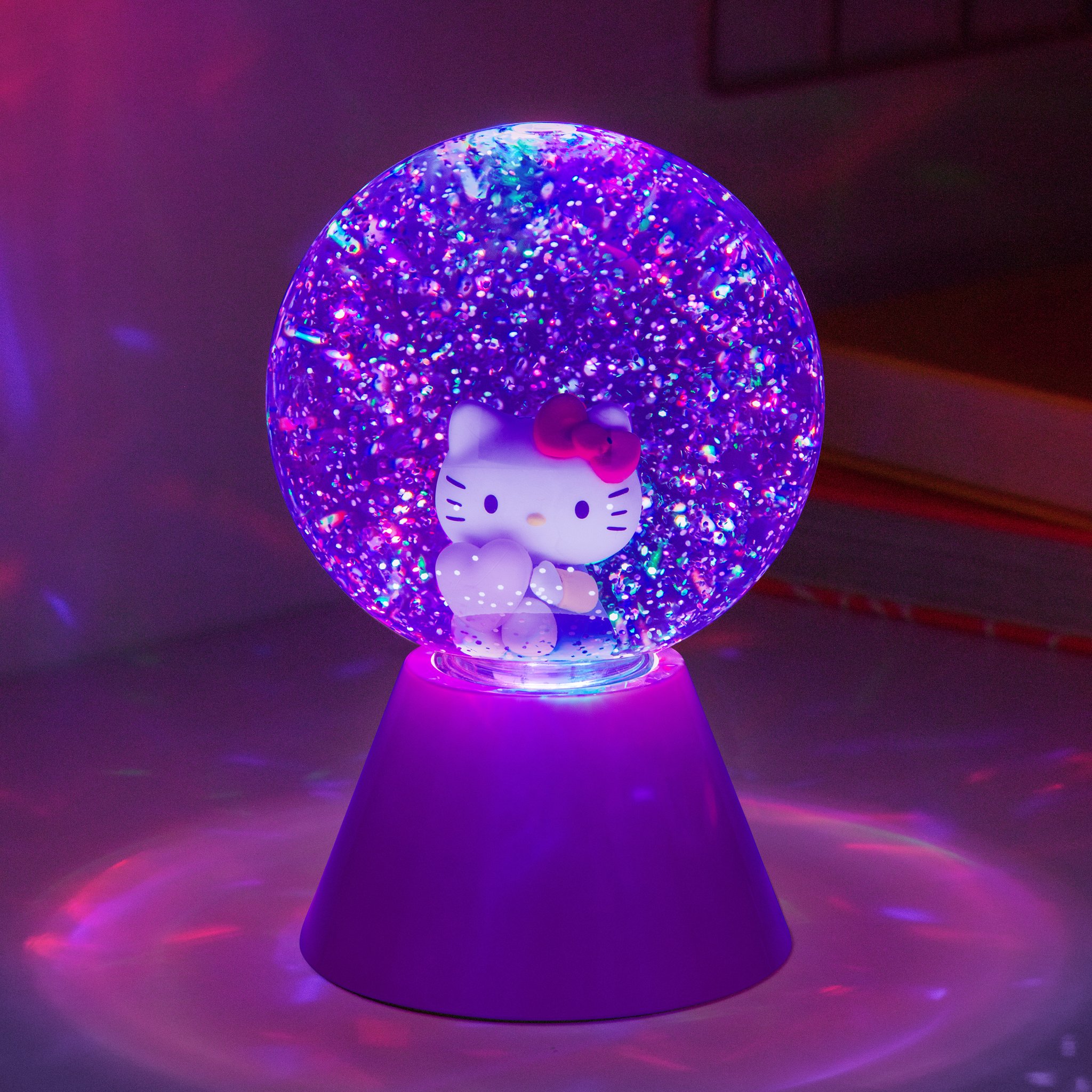 Glitzerkugel leuchtet violett