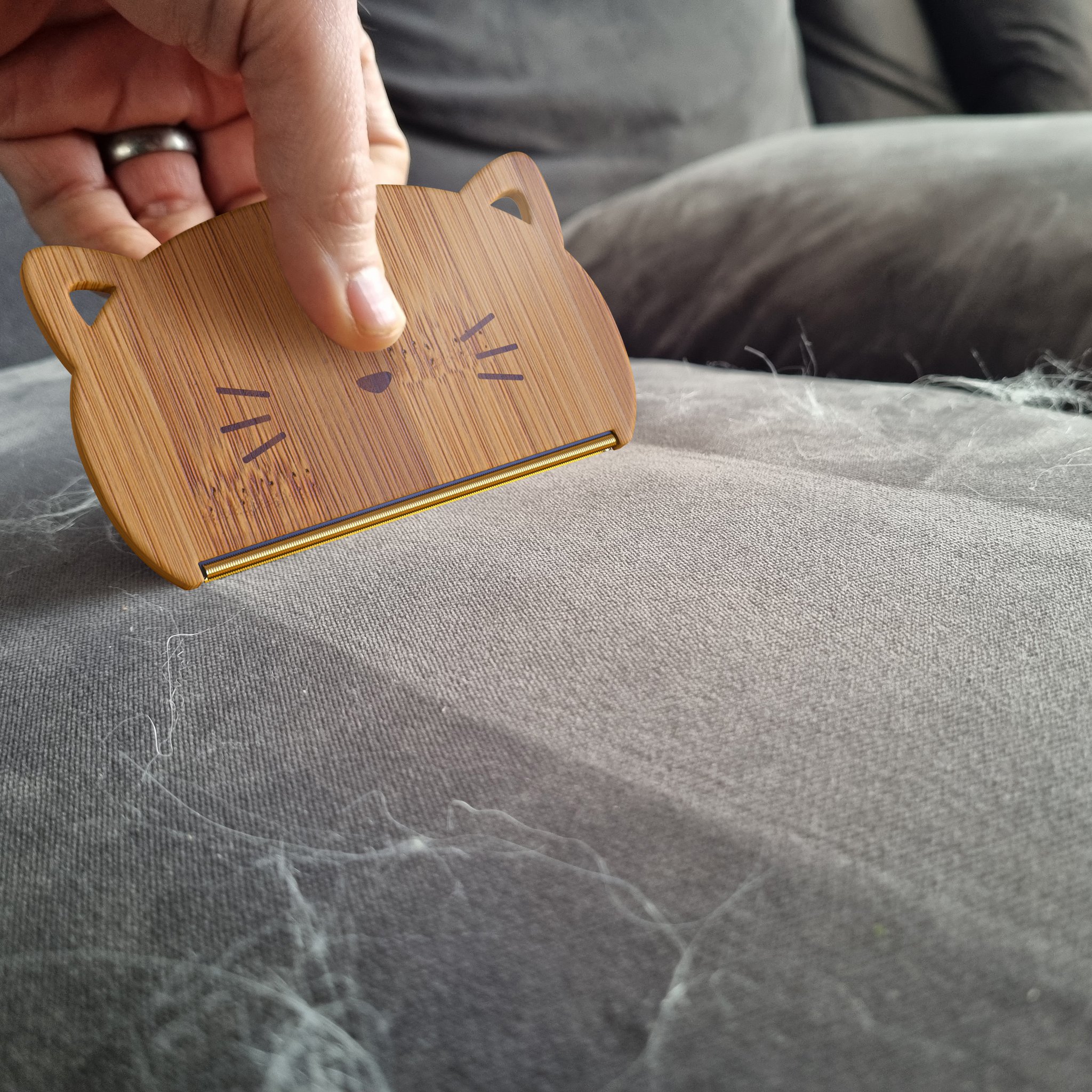 Cat Hair Remover Tierhaarbürste – entfernt Katzenhaare vom Sofa