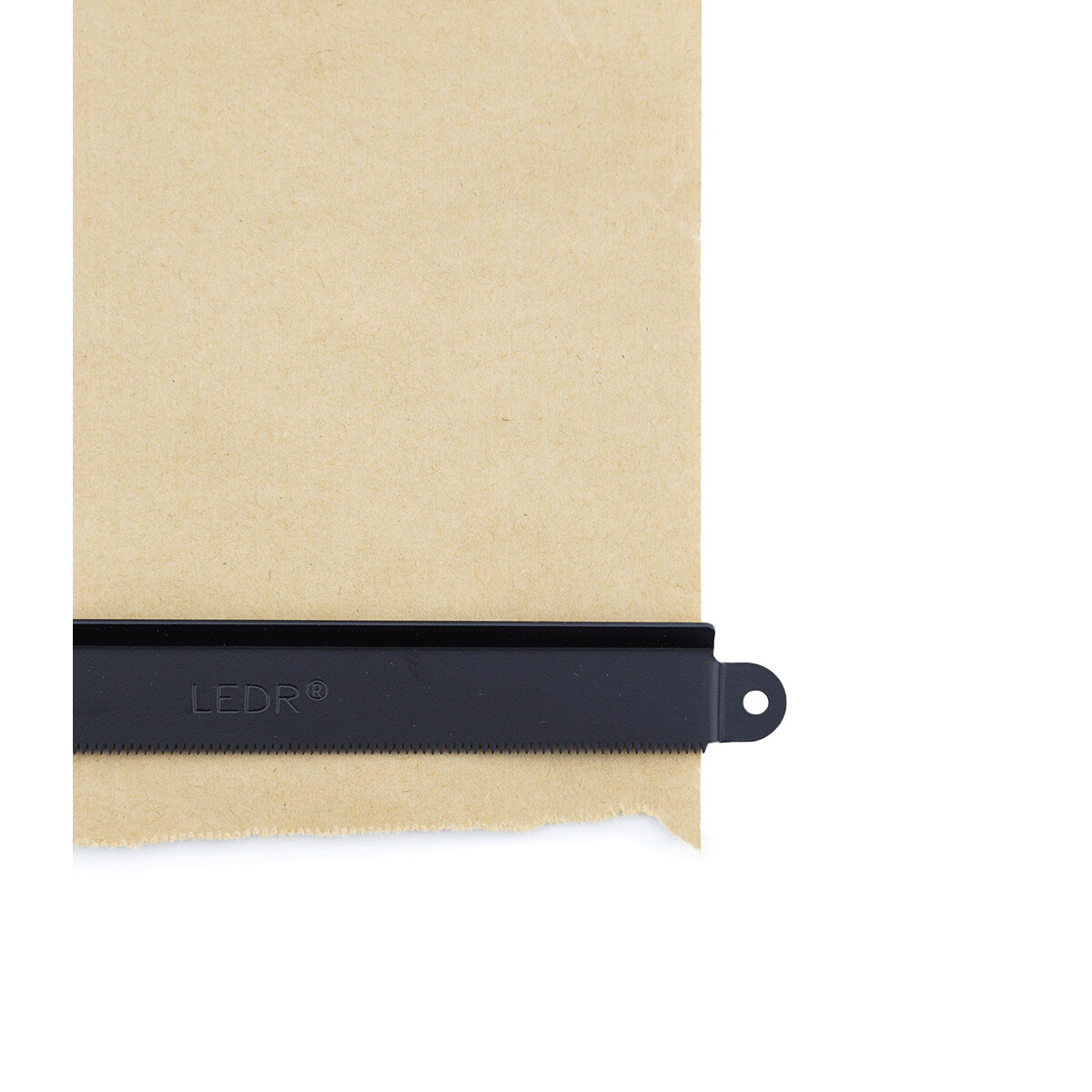 Papierrolle mit Halter: untere Metallleiste mit Kraftpapier