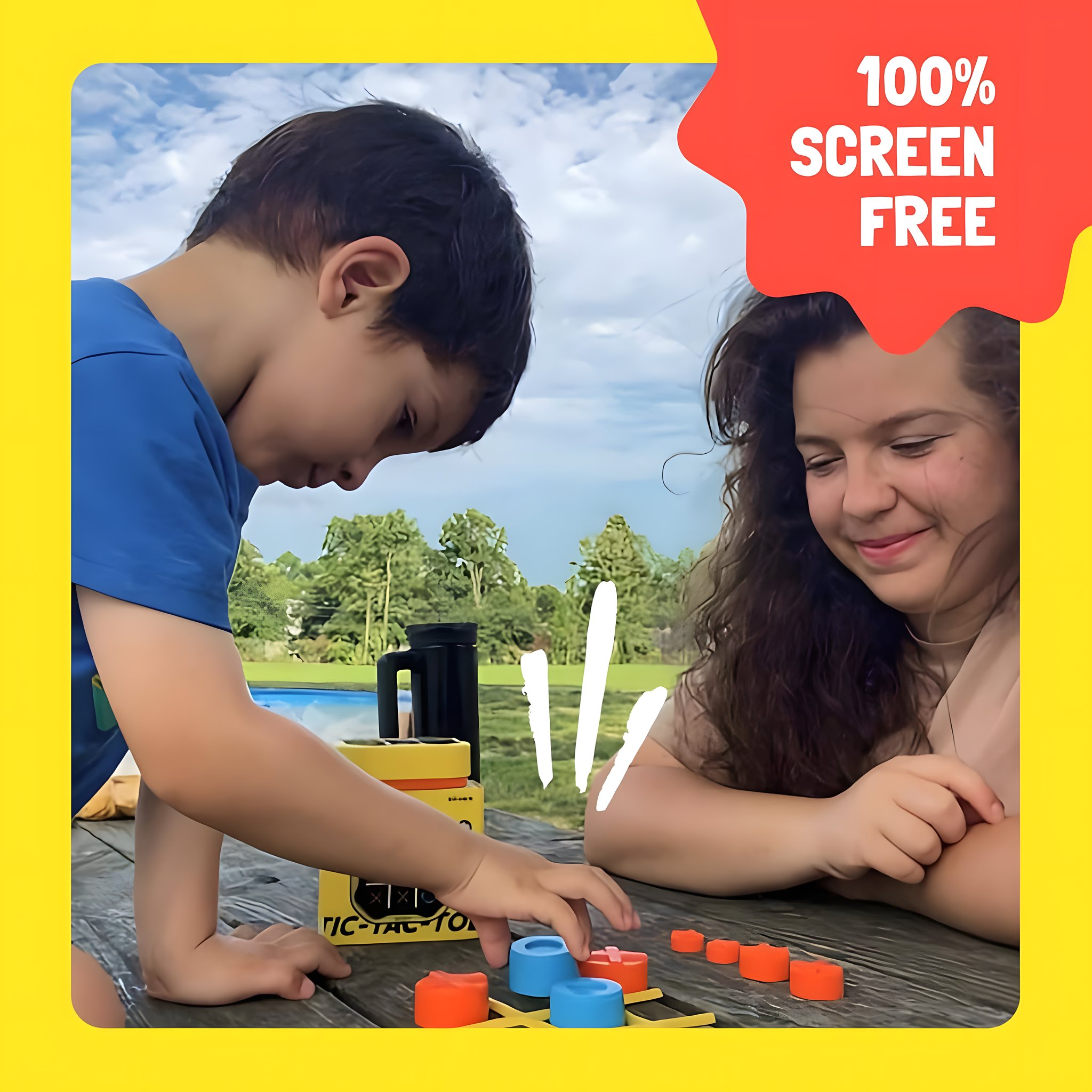Kinder spielen Tic Tac Toe im Freien, ganz ohne Bildschirm
