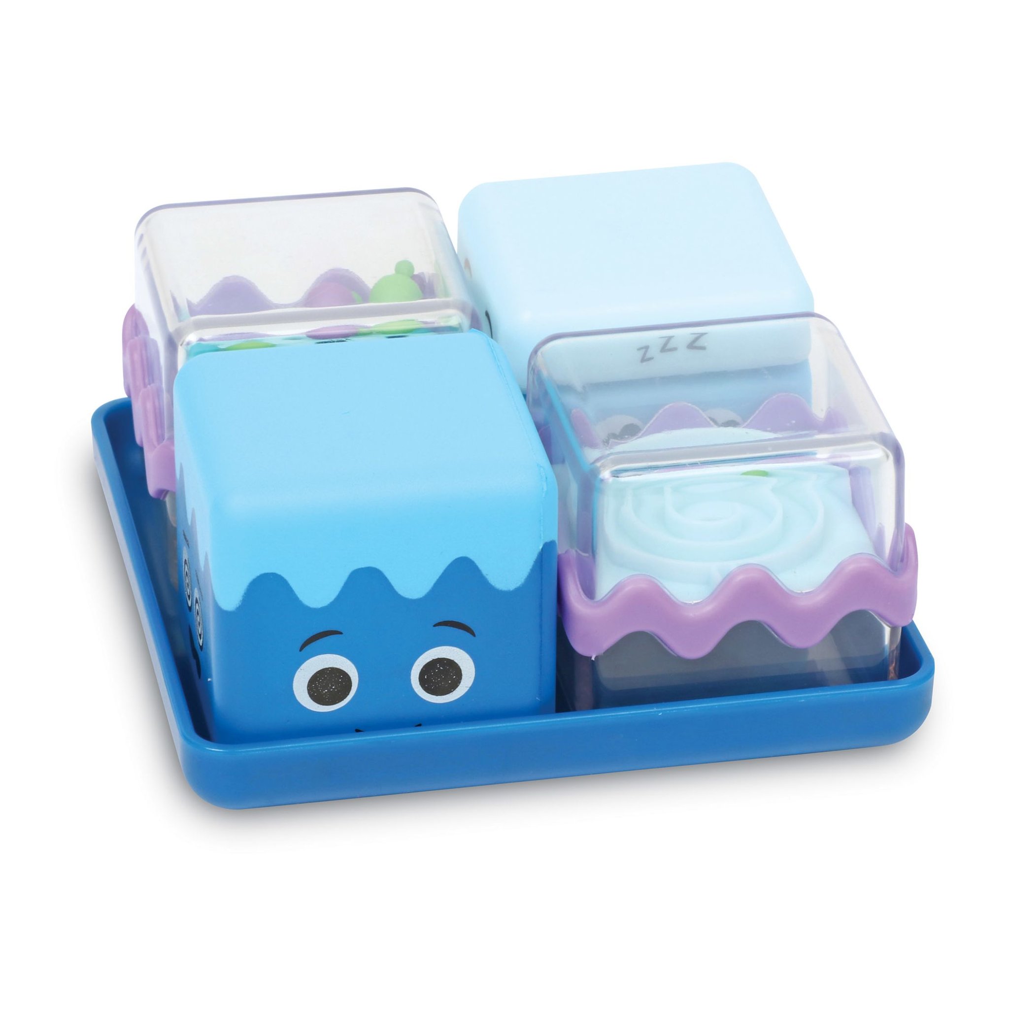 Die vier Cool Down Cubes mit Gesichtern nebeneinander auf dem blauen Tablett