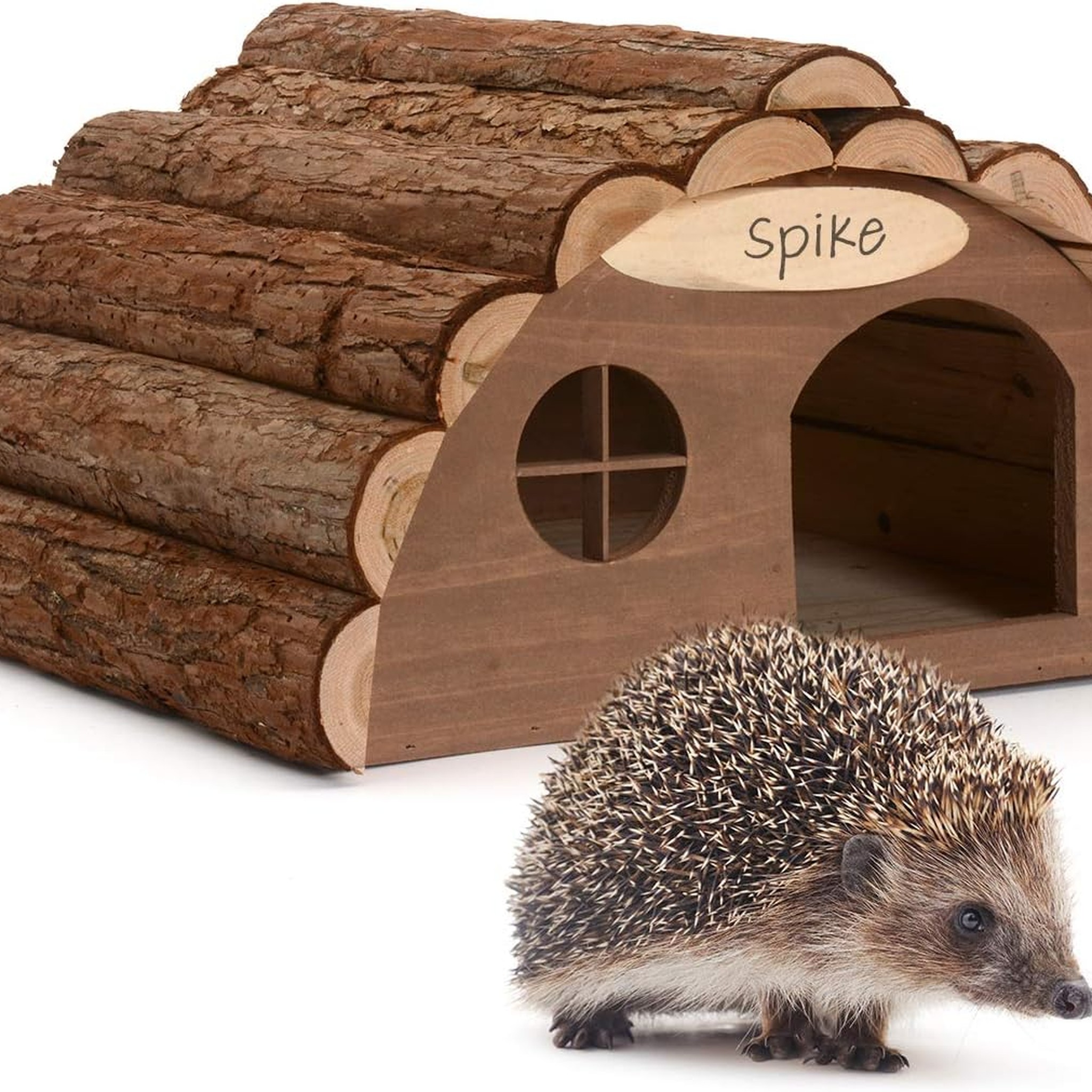 Cabane à Hérisson en bois avec hérisson devant et écriteau Spike