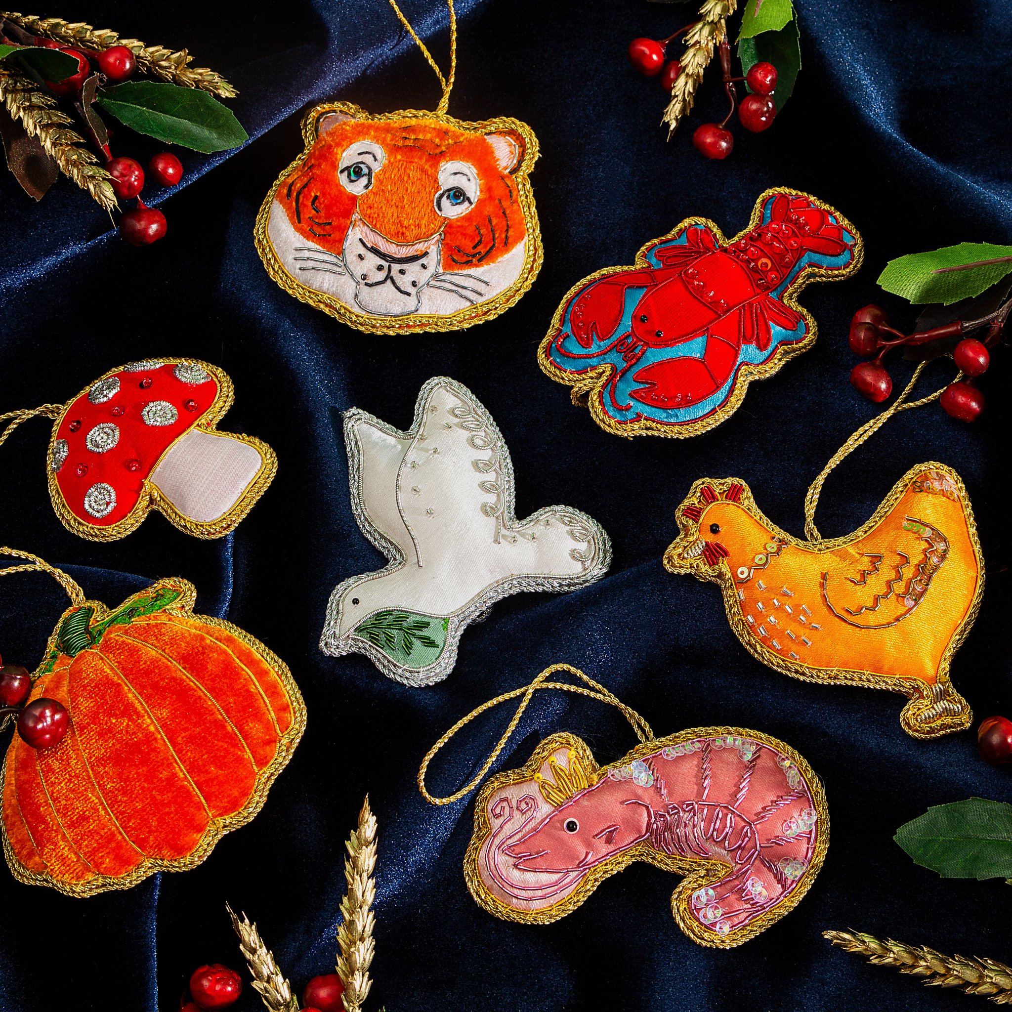 Weihnachtsschmuck Zari-Huhn mit Tiger-, Pilz- und Kürbis-Anhängern der Zari-Serie