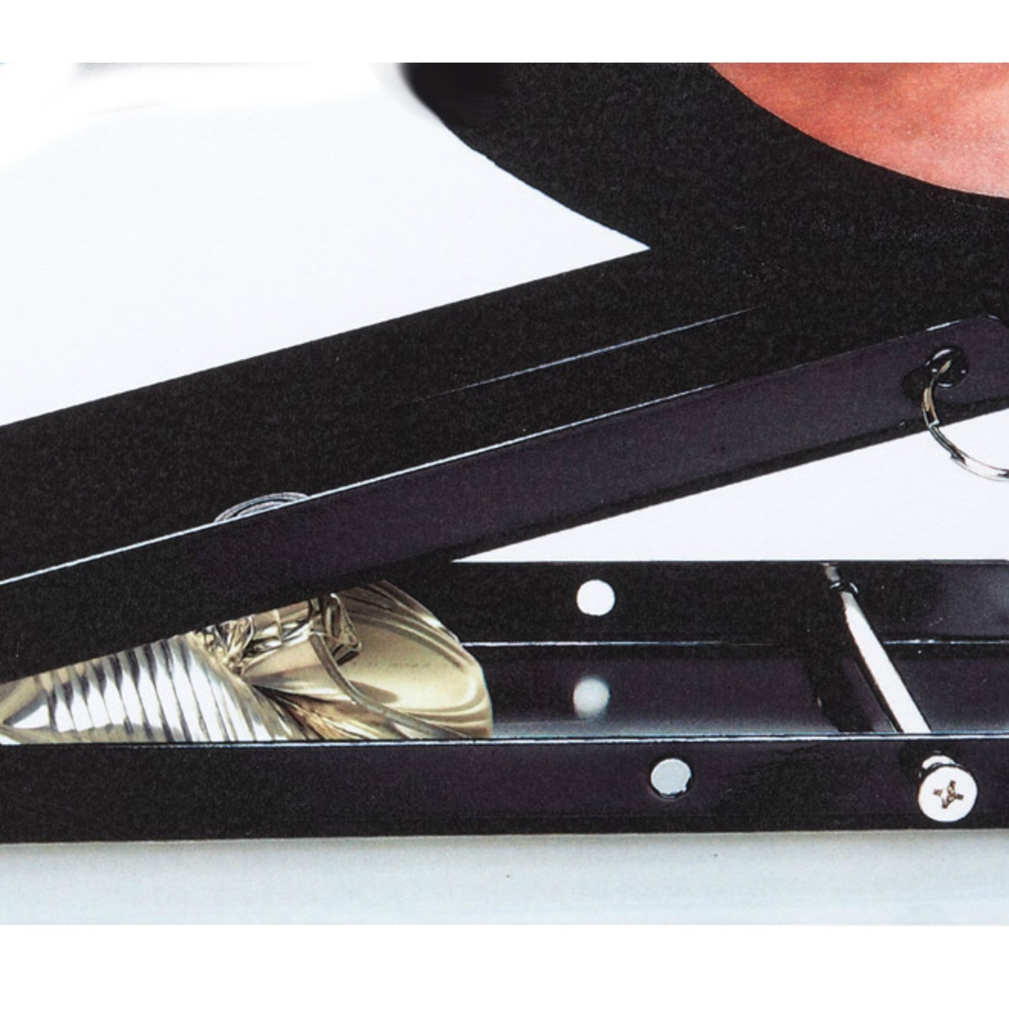 Can crusher detail view pressing mechanism