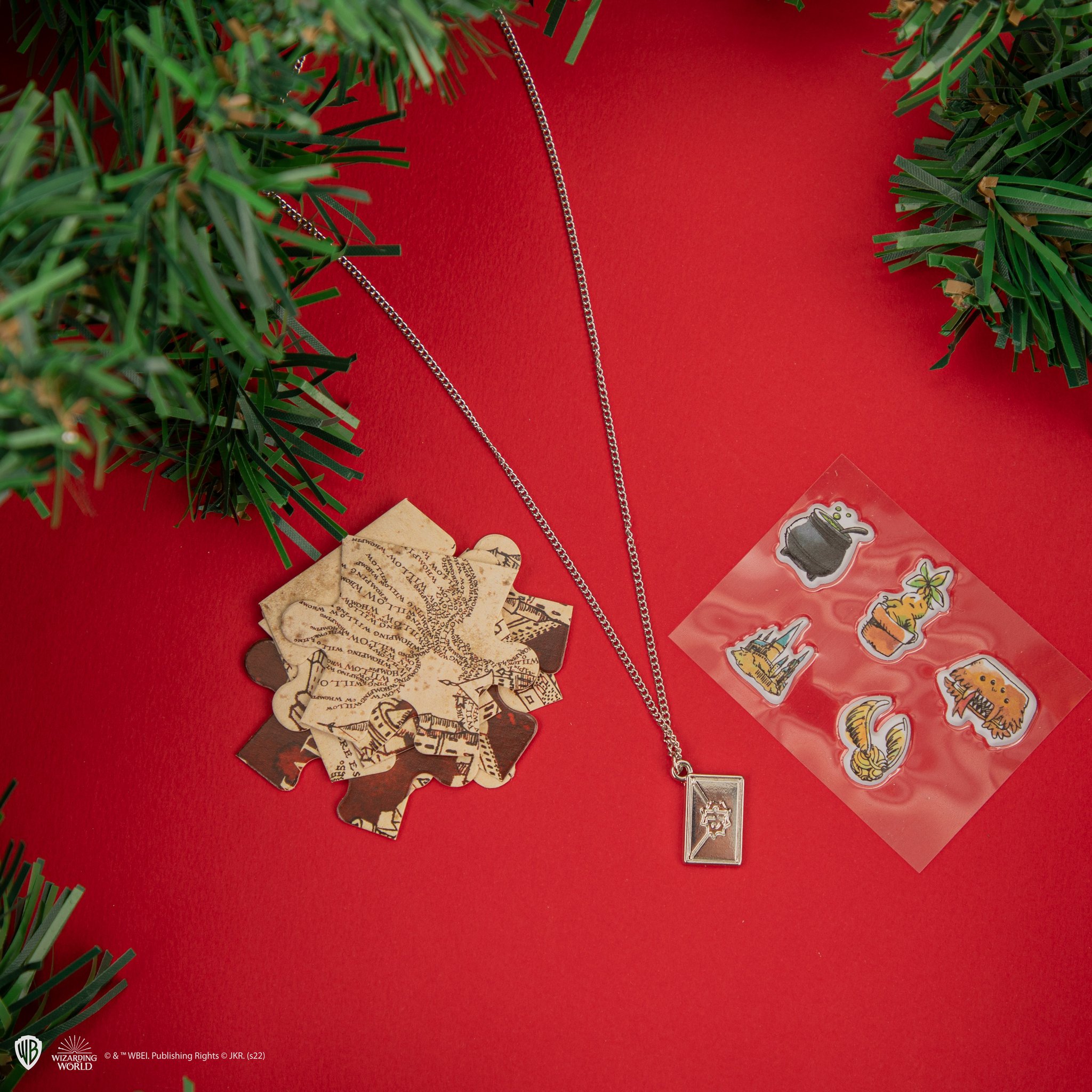 Harry Potter Halskette und Sticker aus dem Adventskalender