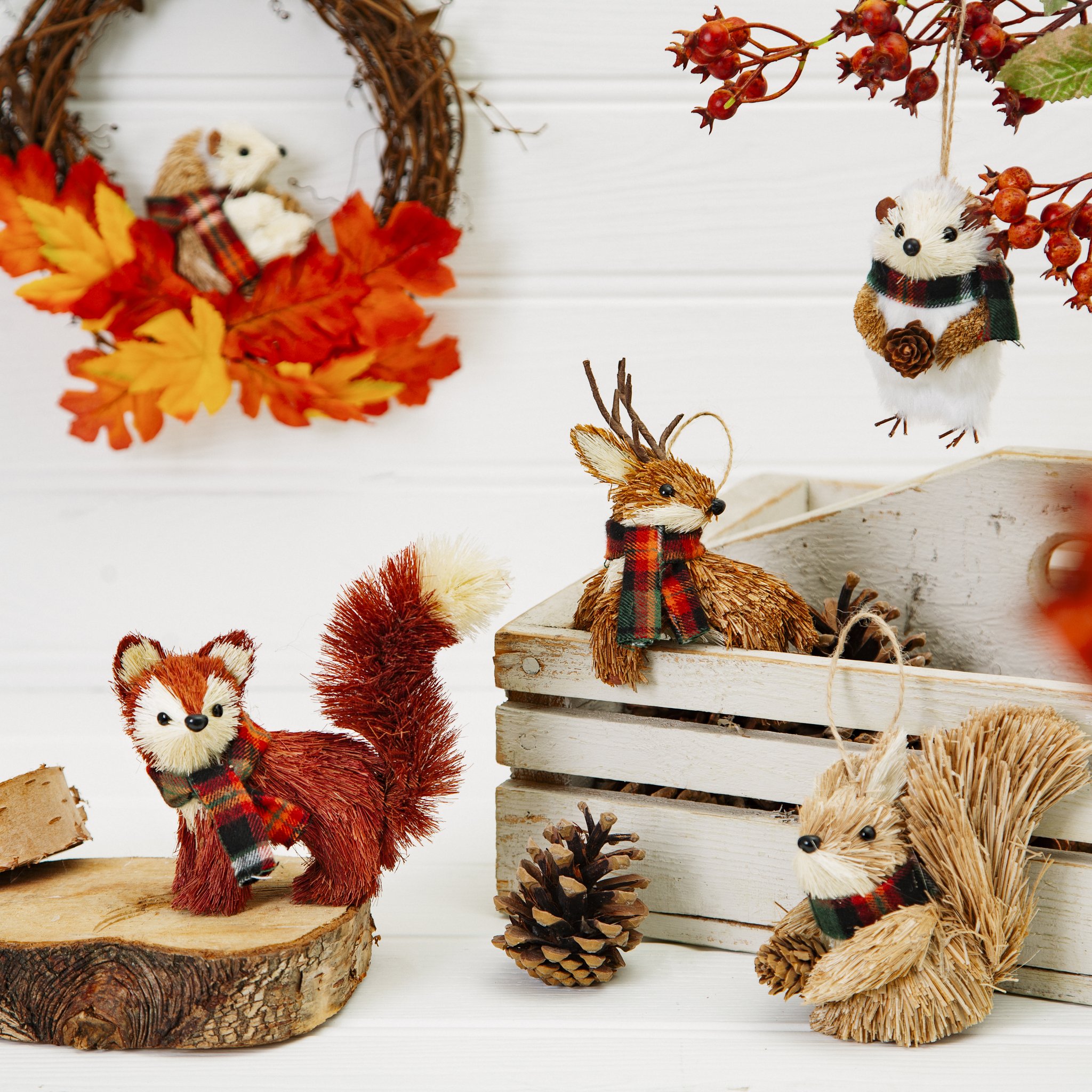 Igel Weihnachtsdekoration mit Fuchs-, Reh- und Eichhörnchen-Figuren der Waldtier-Serie