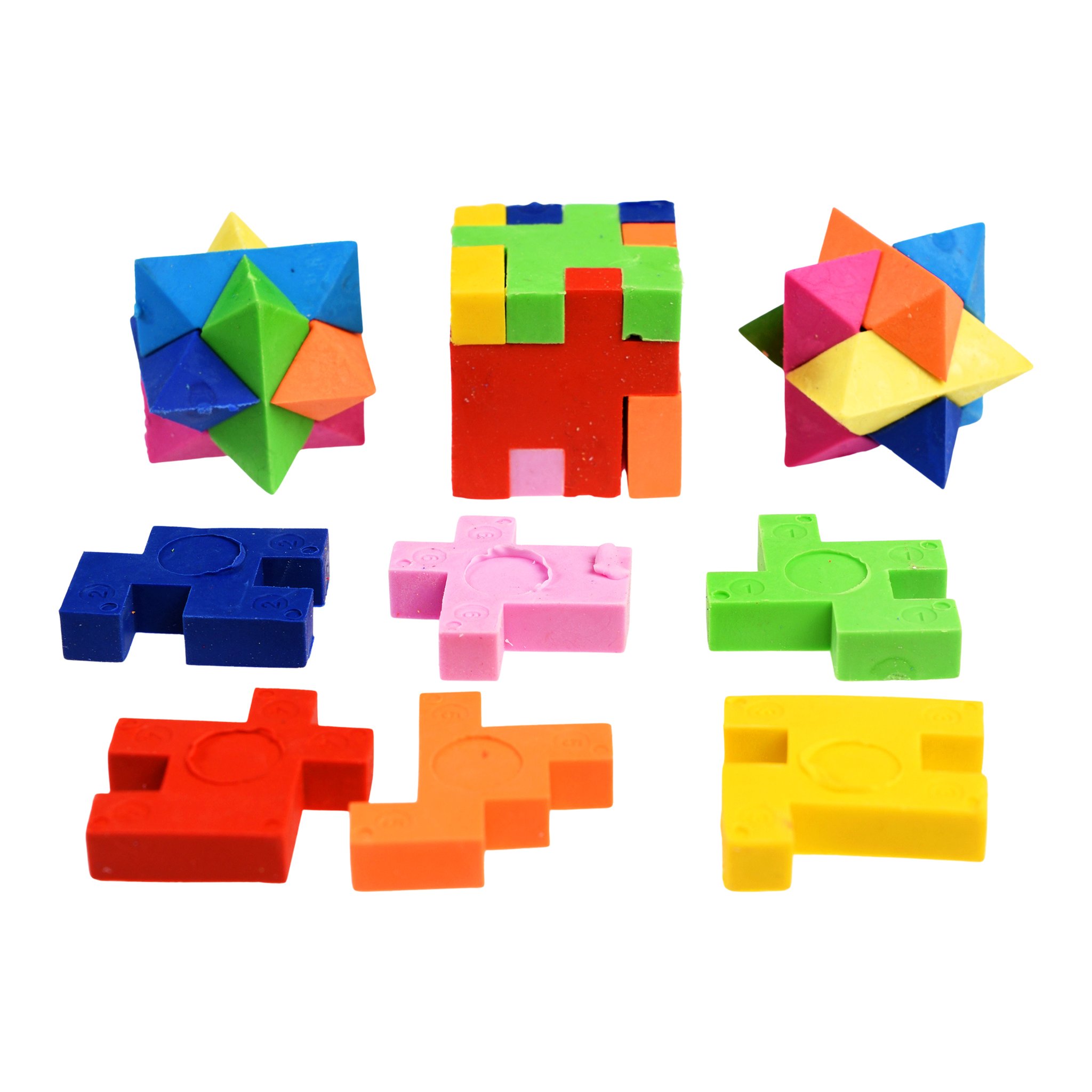 Cube démonté des gommes puzzle 3D avec ses pièces colorées