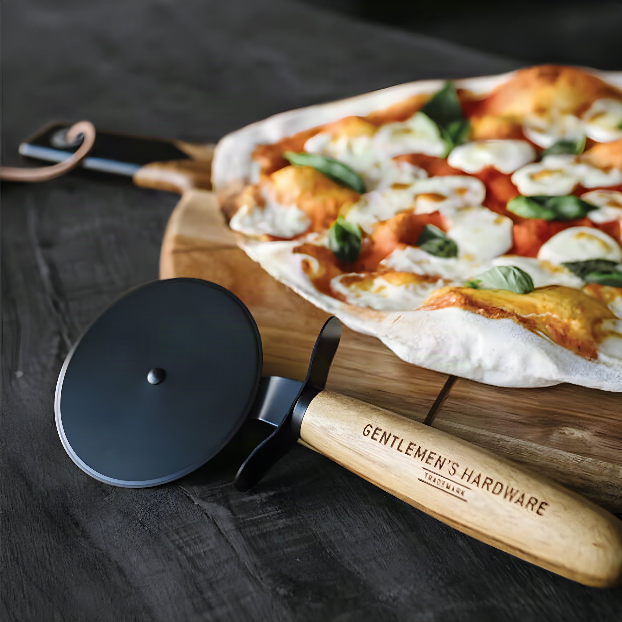 Gentlemen's Hardware Pizza Brett und Pizzarad von wild &amp; wolf