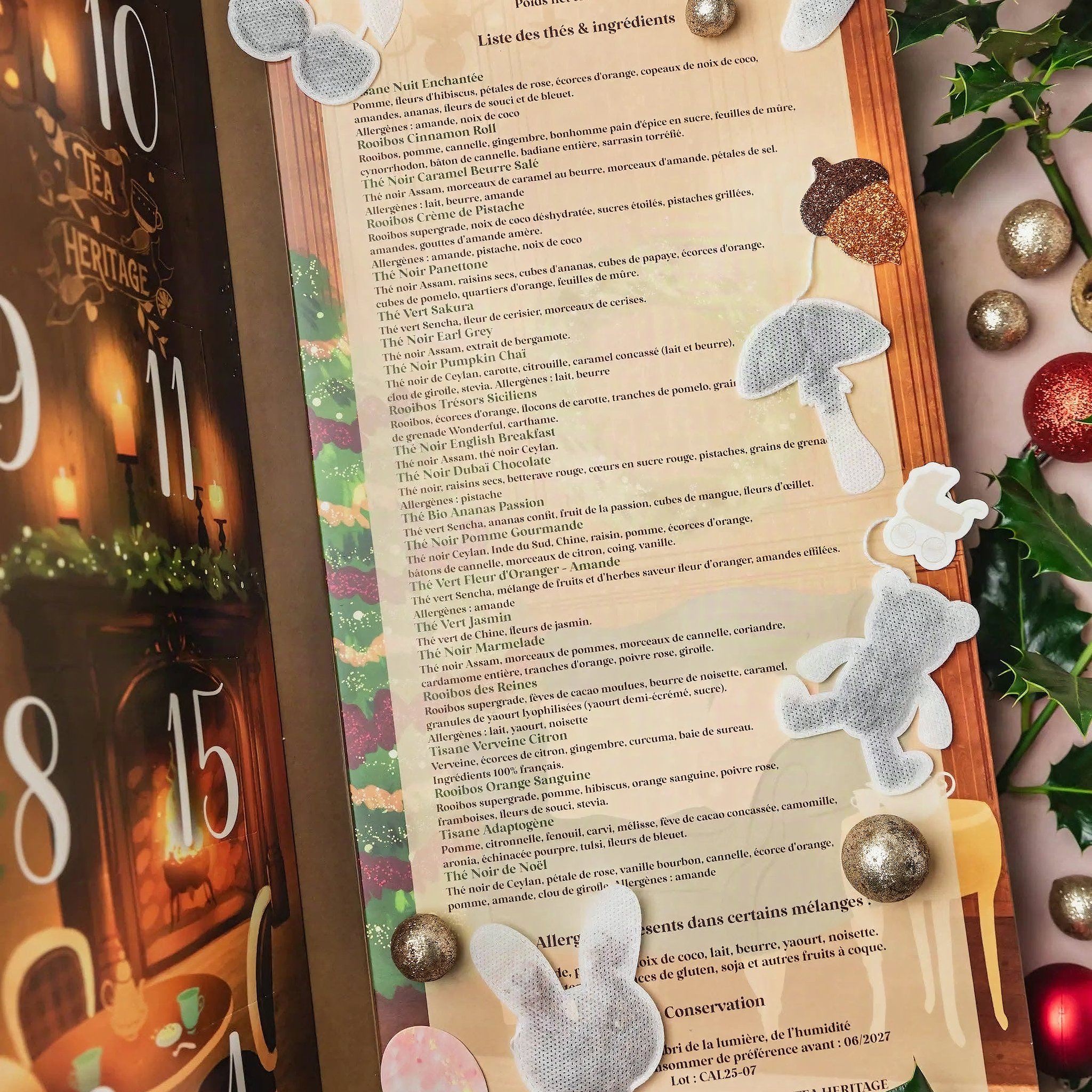 Retro del calendario dell'Avvento di tè con elenco di tè, ingredienti e allergeni in francese