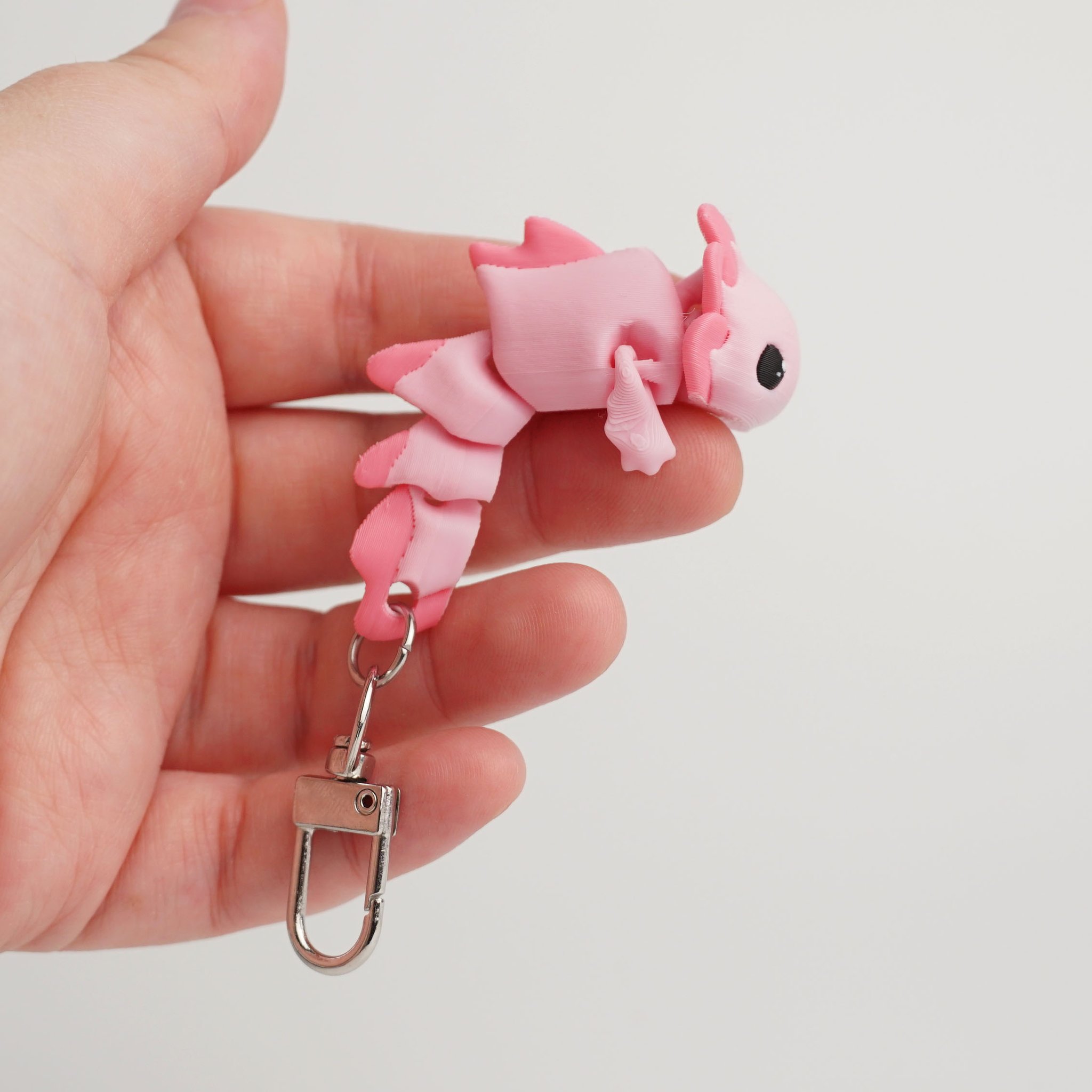 Tukitsu Axolotl Schlüsselanhänger Rosa — Seitenansicht beweglich