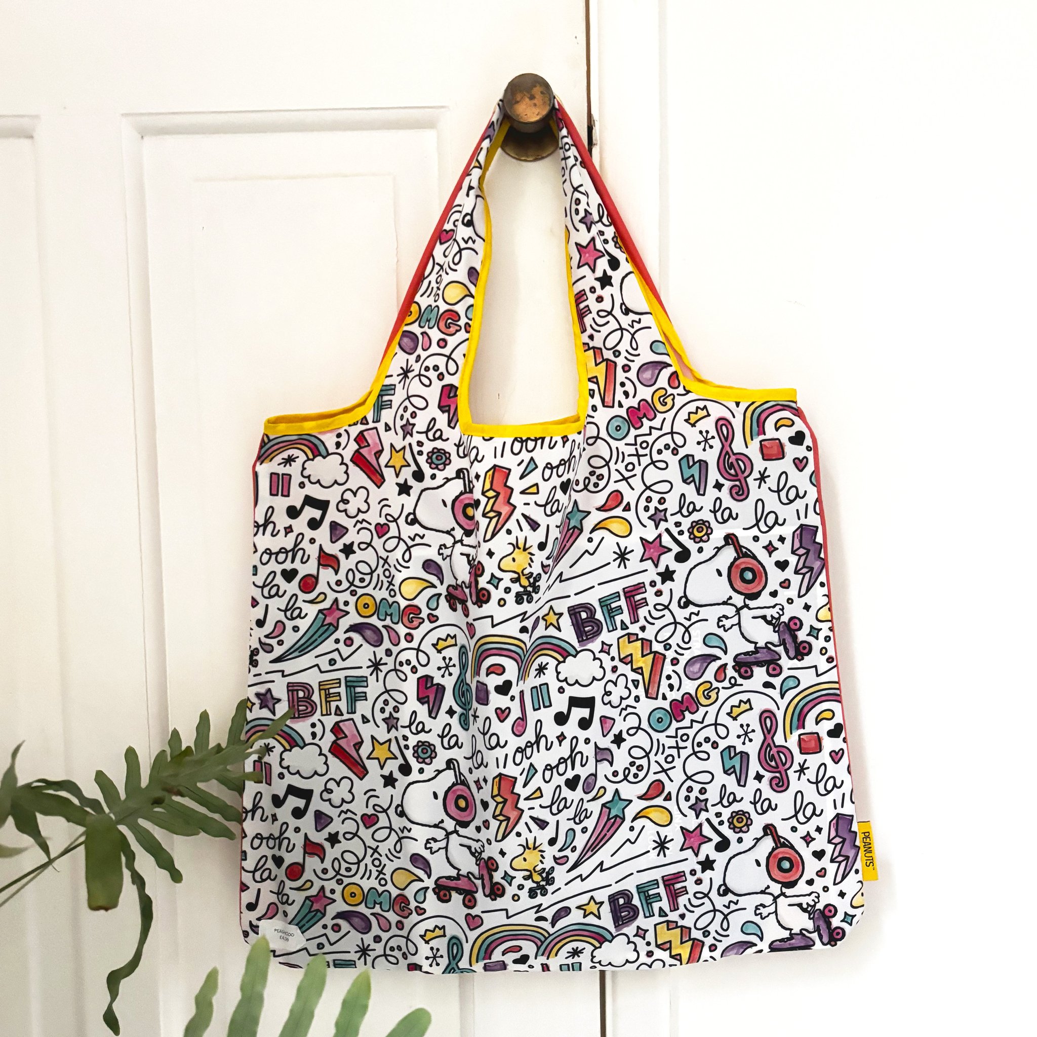Back of the shopping bag with colourful Peanuts doodle print