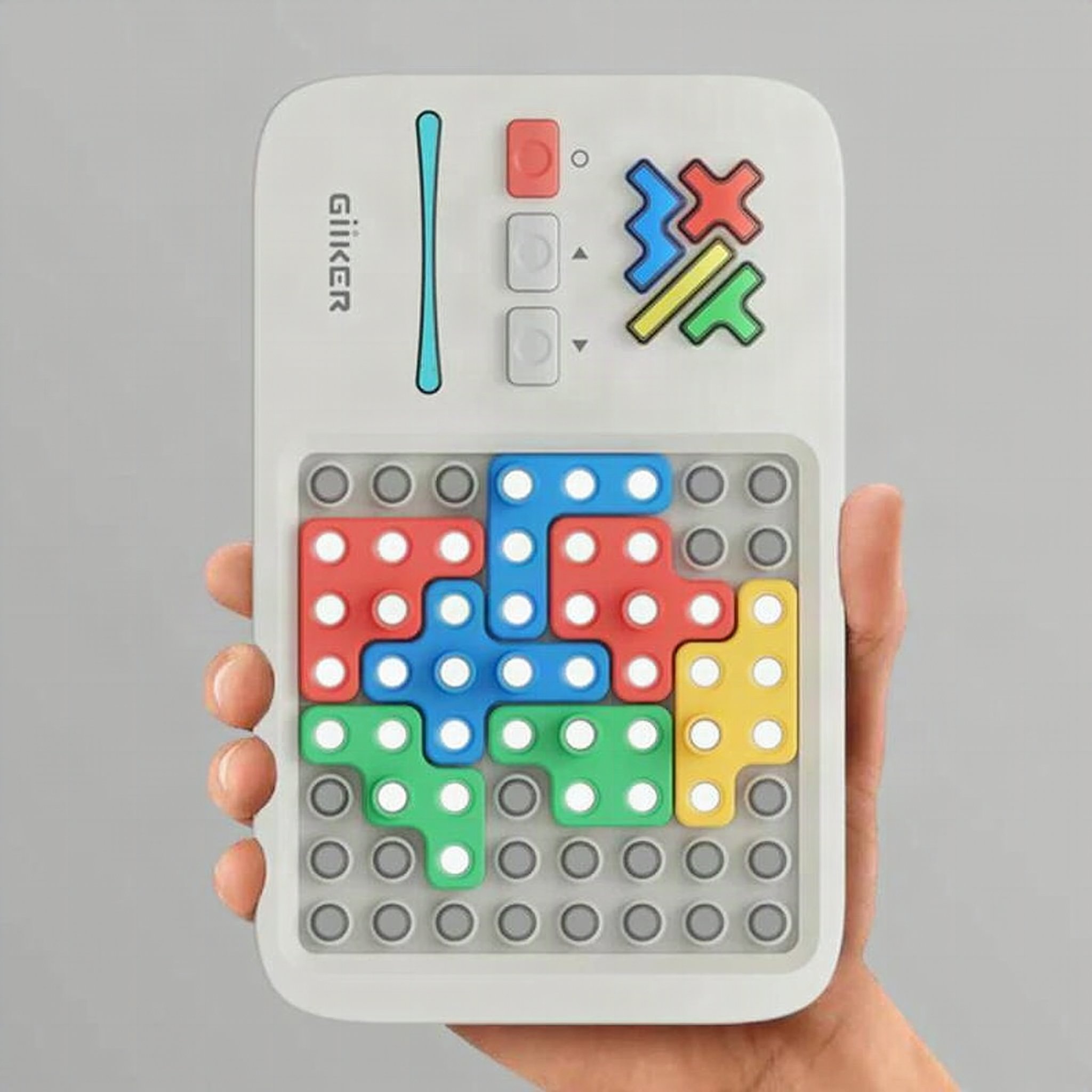 Super Block Puzzle tenu dans une main — format de poche compact