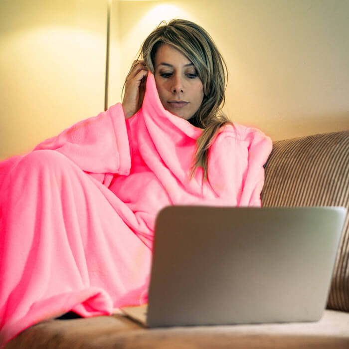 Kuscheldecke mit Ärmel in pink