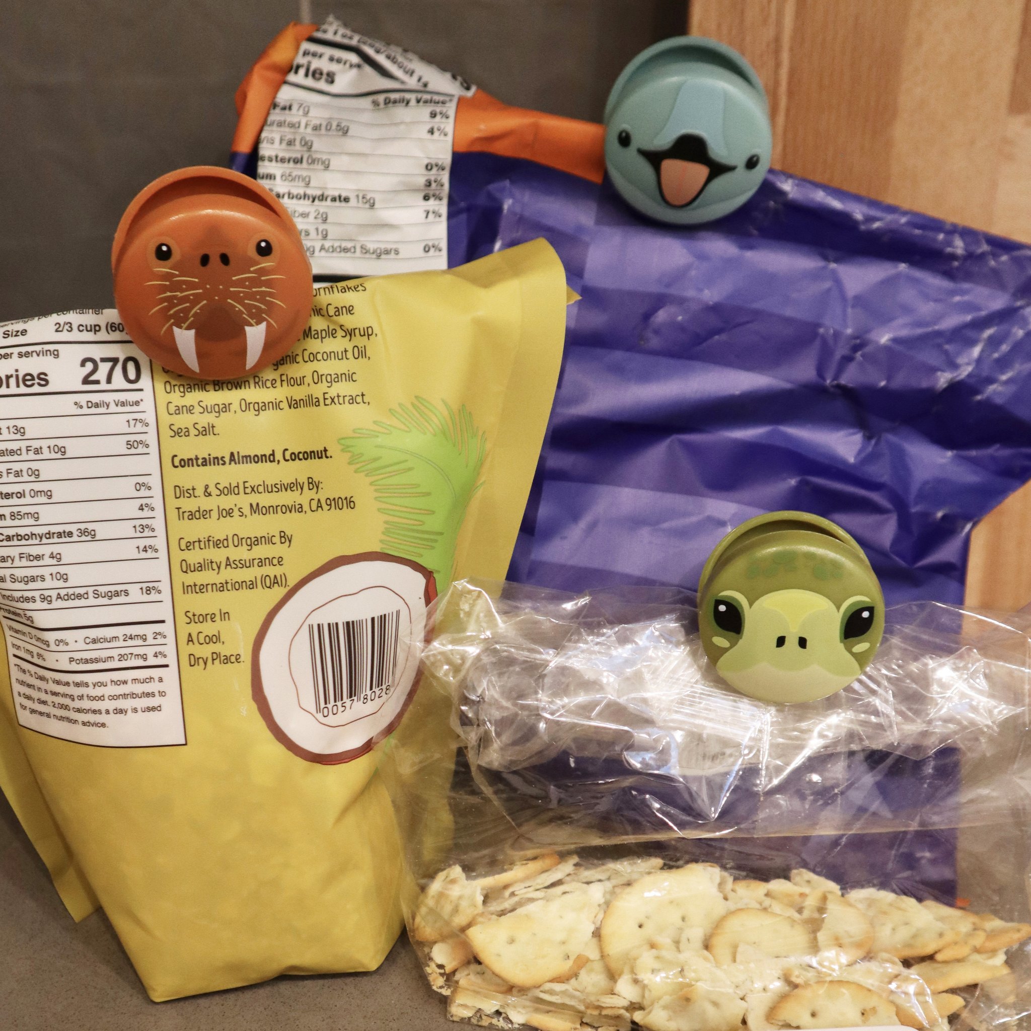 Clip per sacchetti animali marini che chiudono sacchetti di snack nella dispensa