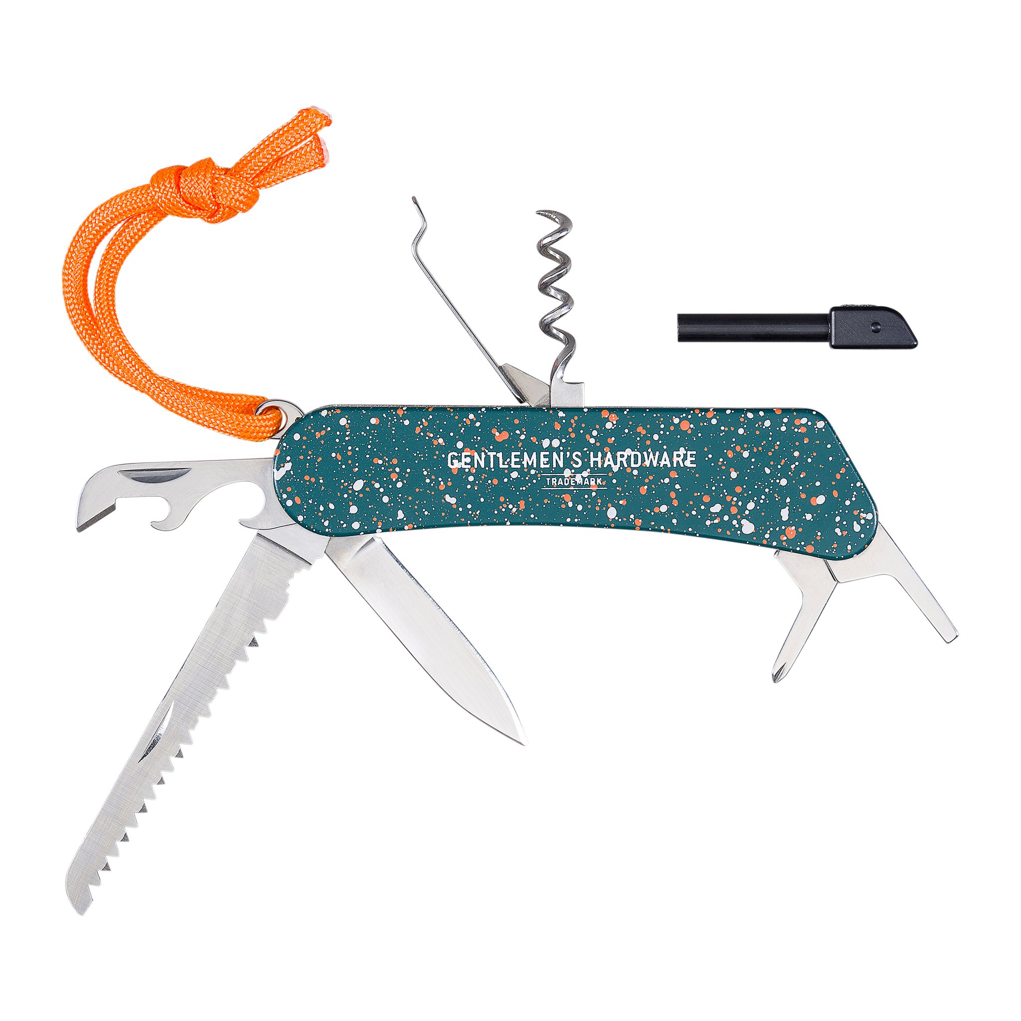 Wildnis Multitool in Grün mit orangem Band, ausgeklappter Säge, Messer und Korkenzieher, daneben der Feuerstahl