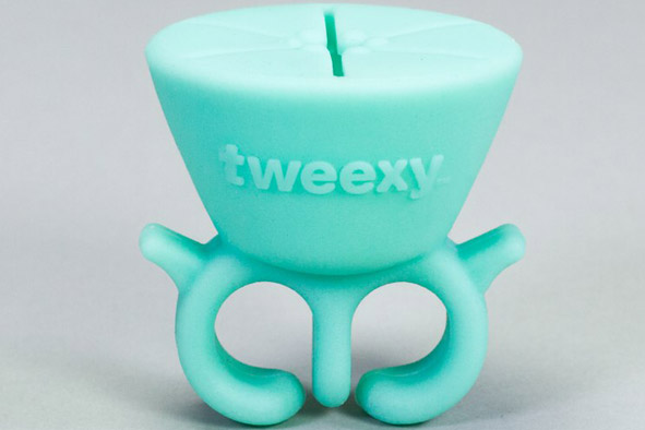 Tweexy - The Wearable Nail Polish Holder