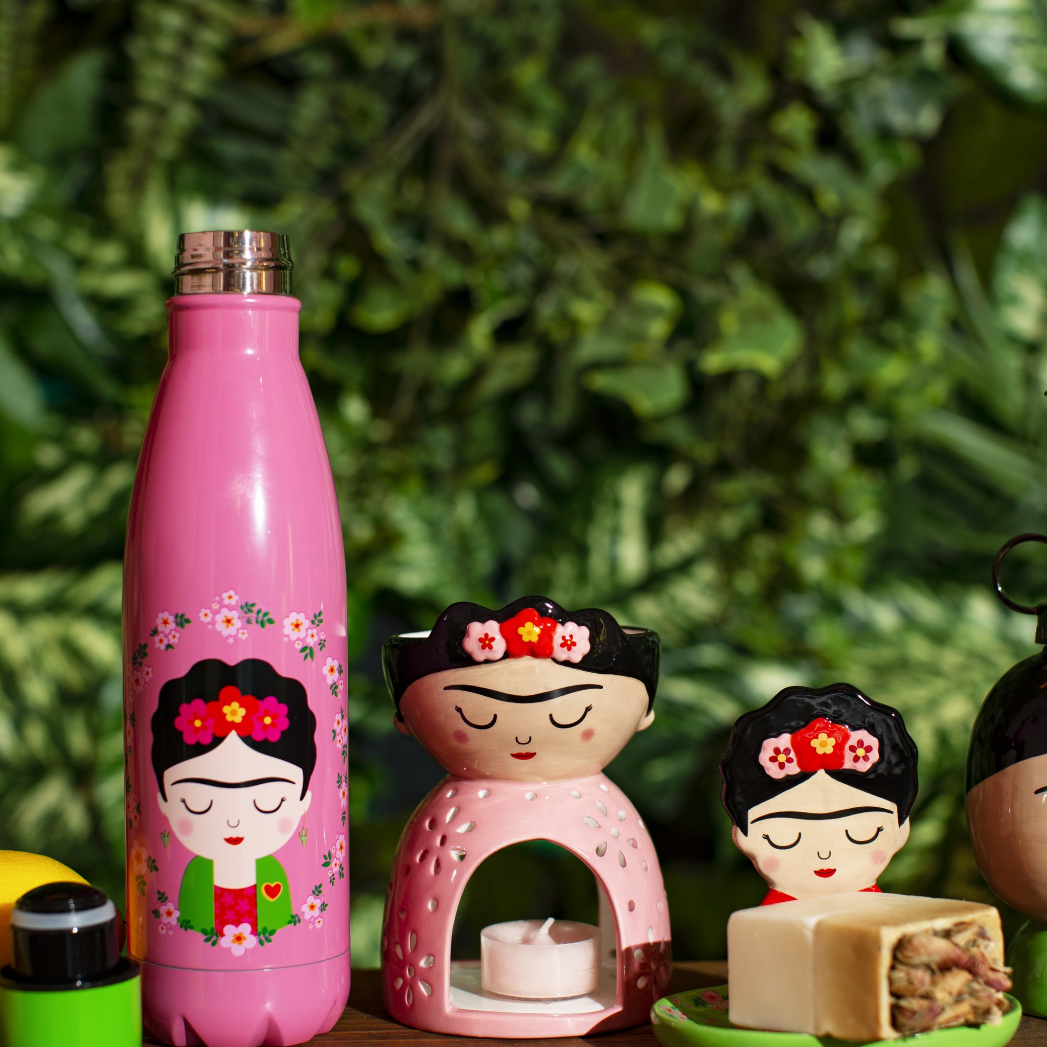 Gourde Frida dans la collection Frida Sass & Belle avec figurines et tasse