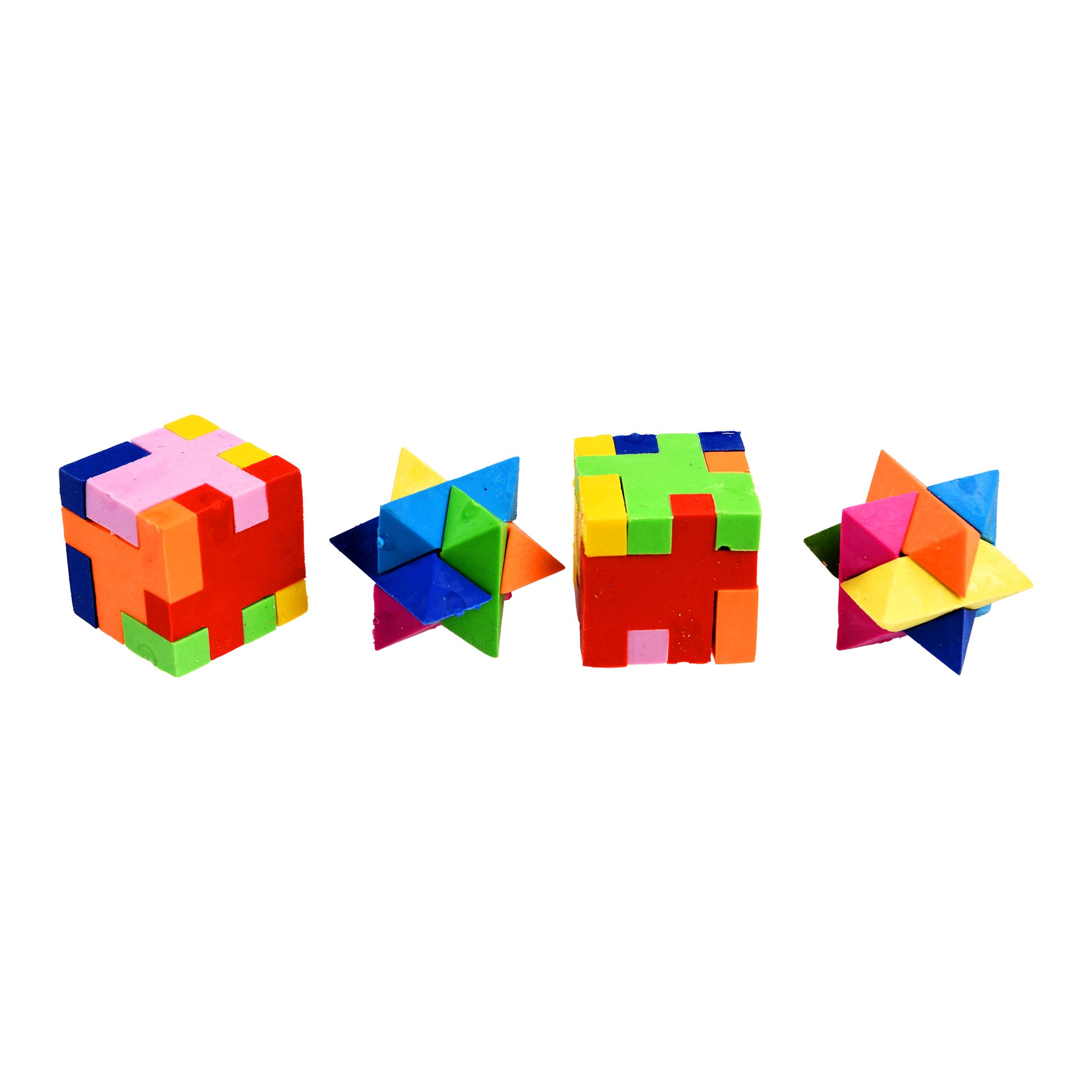 Les quatre gommes puzzle 3D assemblées : deux cubes et deux étoiles