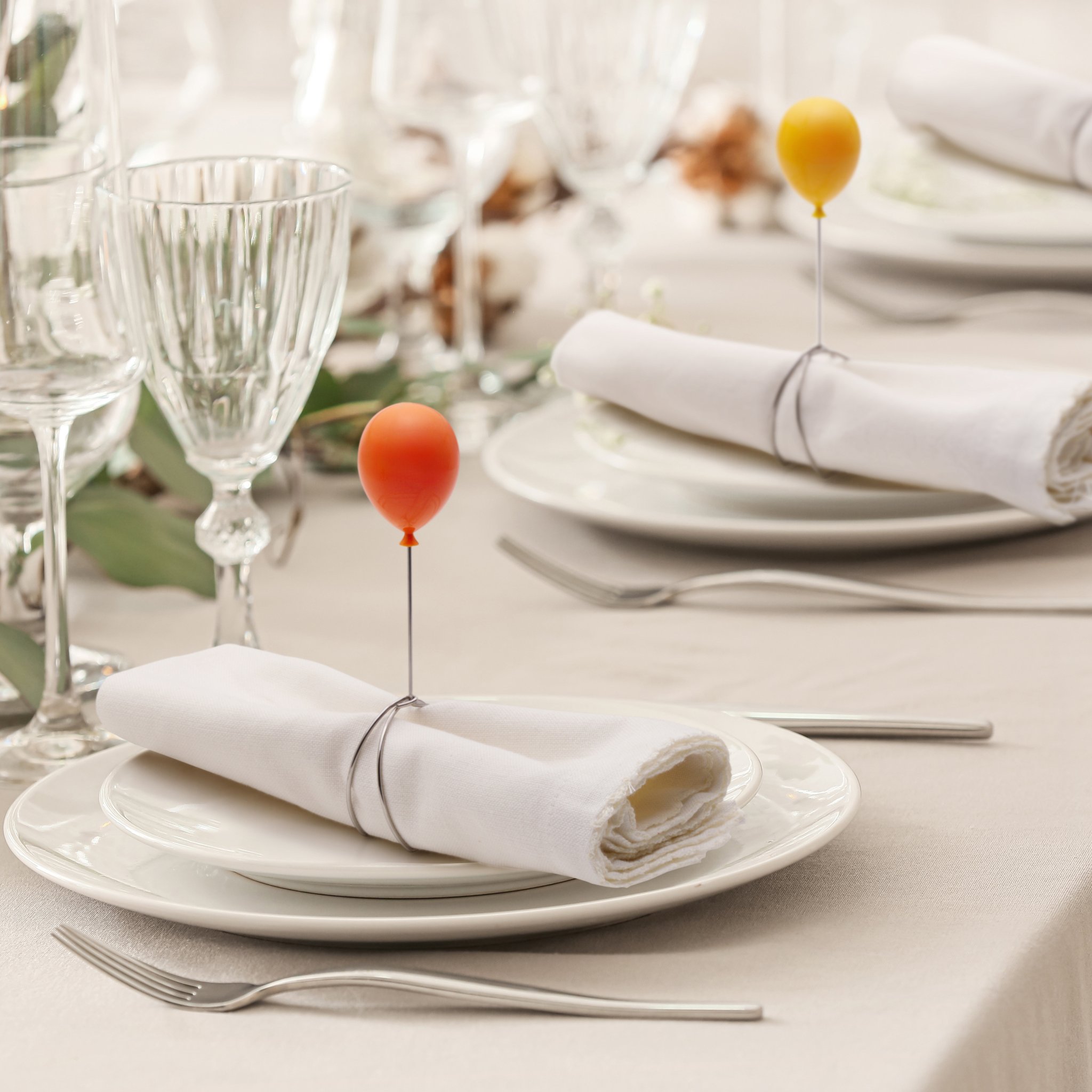 Festive table setting with Balloonapkins napkin rings and glasses
