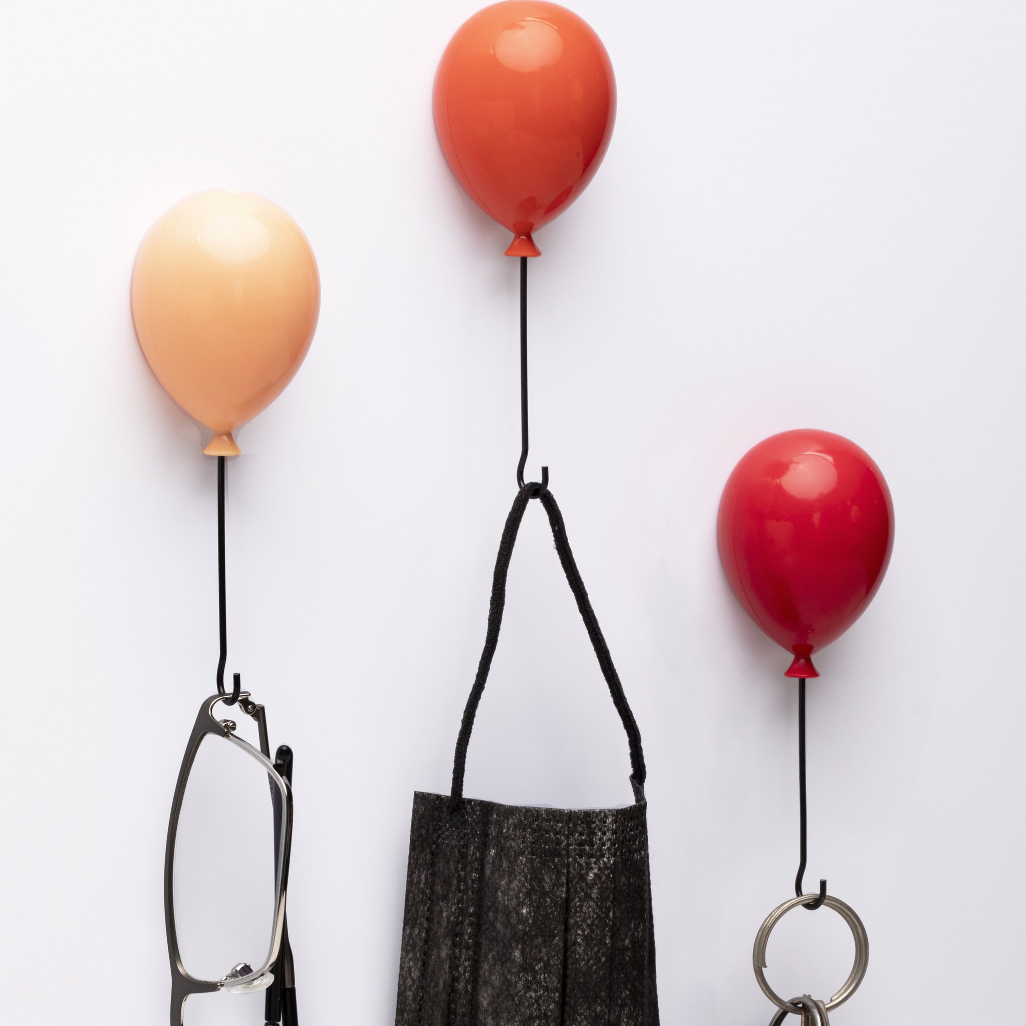 Luftballon Schlüsselhänger mit Tasche, Brille und Schlüsseln