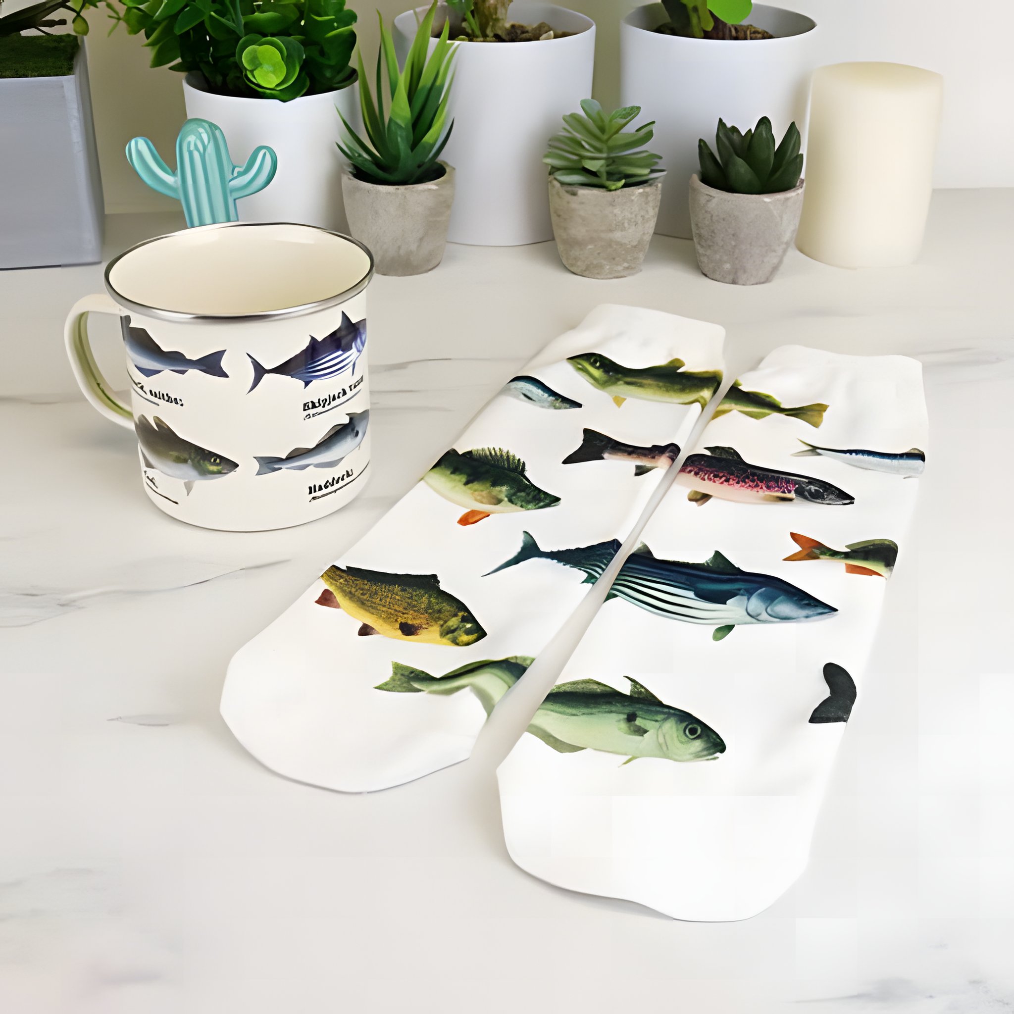 Set regalo per pescatori tazza smaltata e calzini