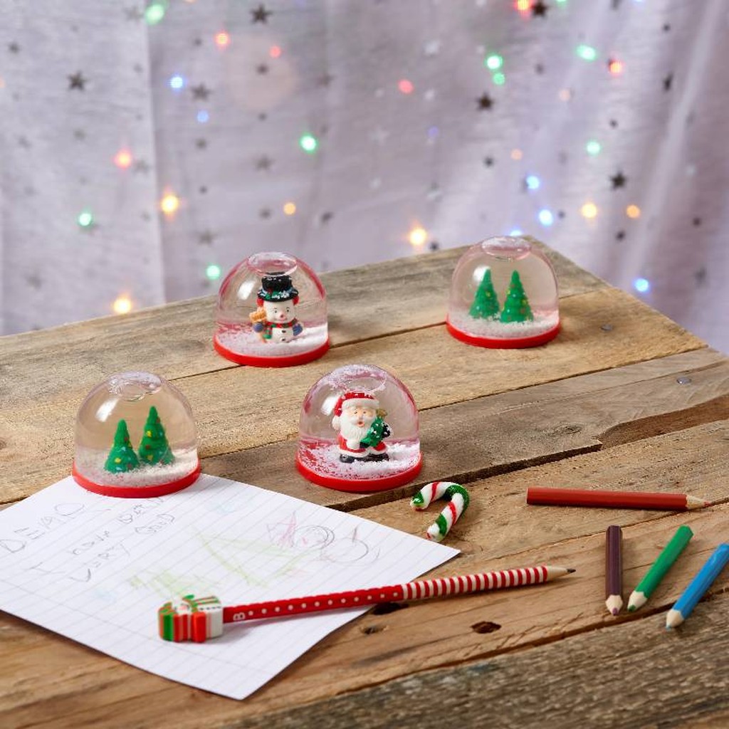 Schneekugeln Set mit Weihnachtsmotiv