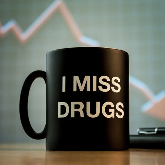Tazza 'I Miss Drugs'