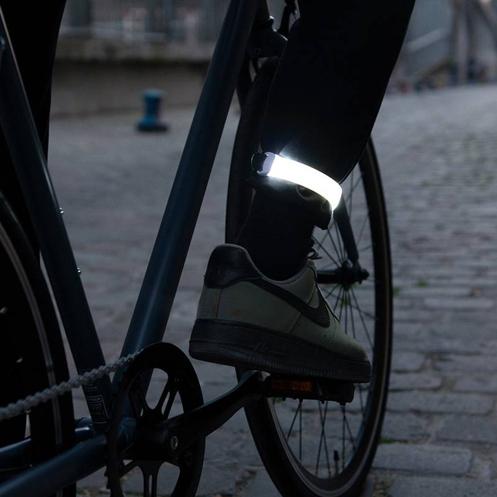 Wiederaufladbares Reflektorband Hosenklammer