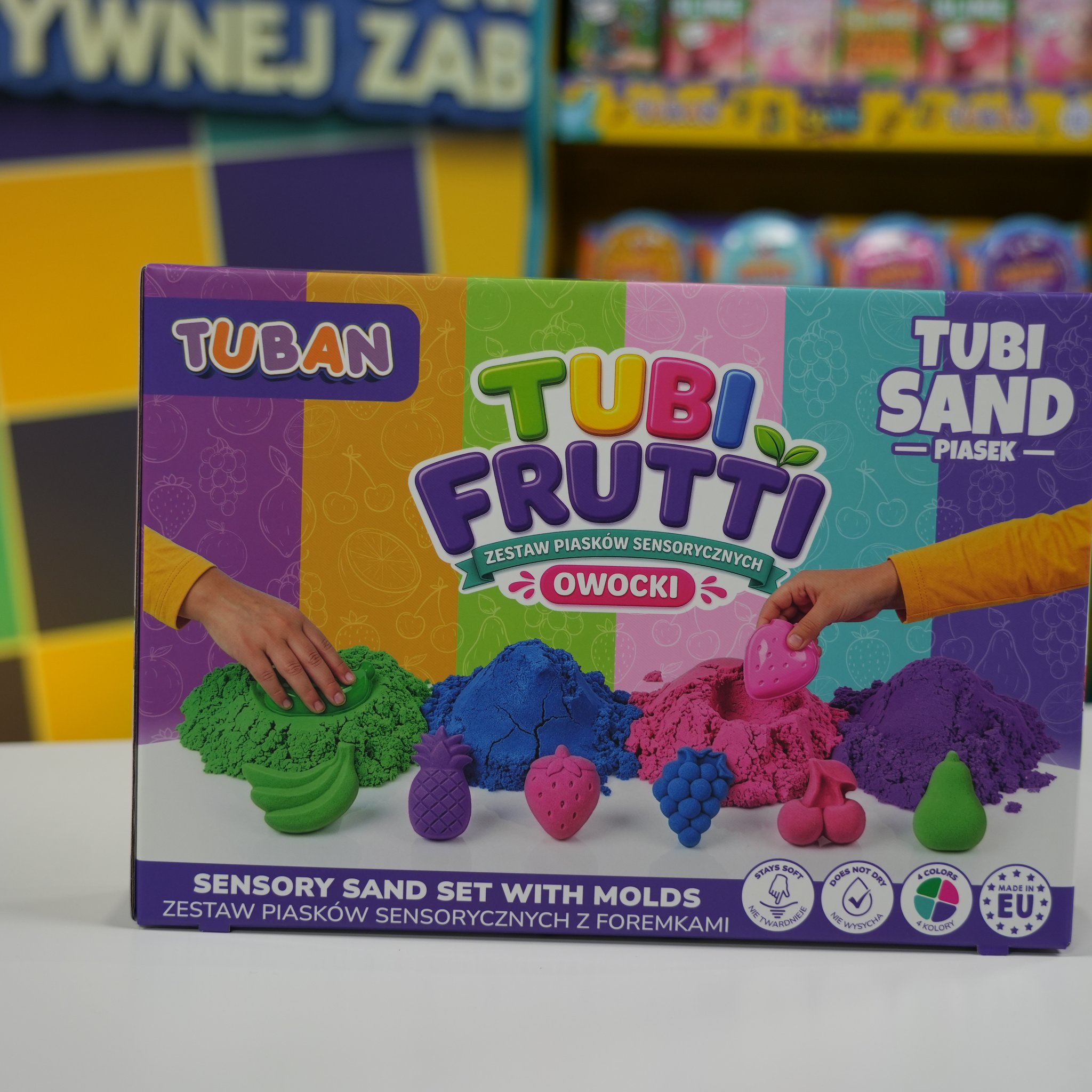 Confezione del set di sabbia sensoriale Tubi Frutti sul tavolo