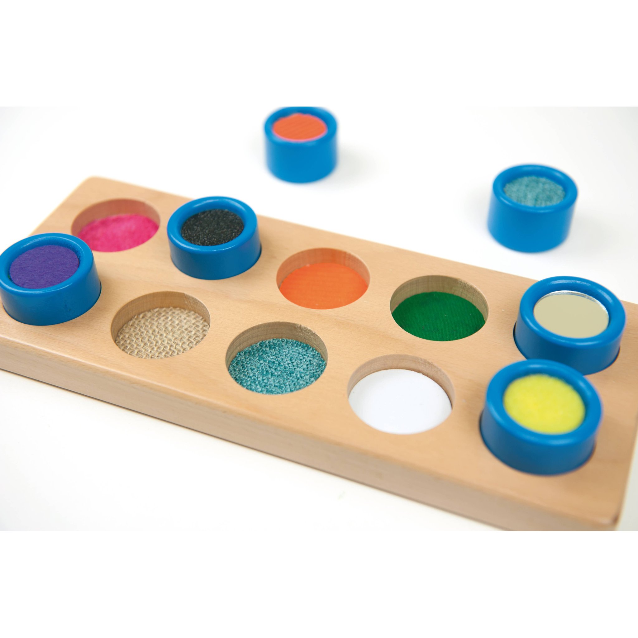 Andreu Toys Tactile Cubes — Holzbrett und Sensorik-Töpfchen