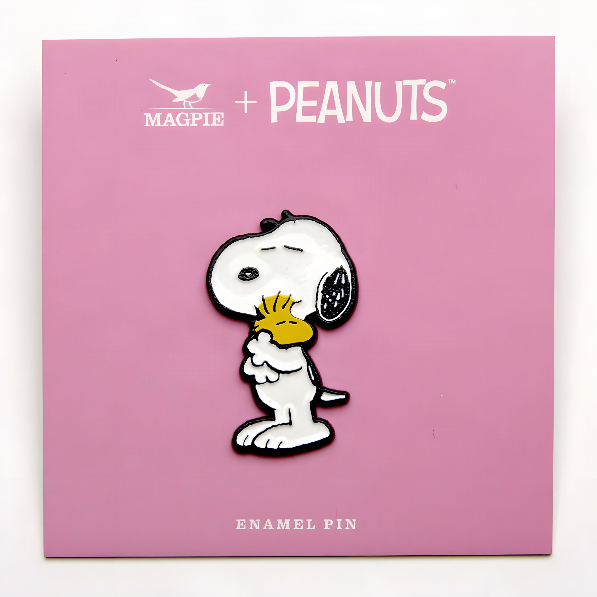 Snoopy-Pin Hugs auf der rosa Rückenkarte von Magpie und Peanuts