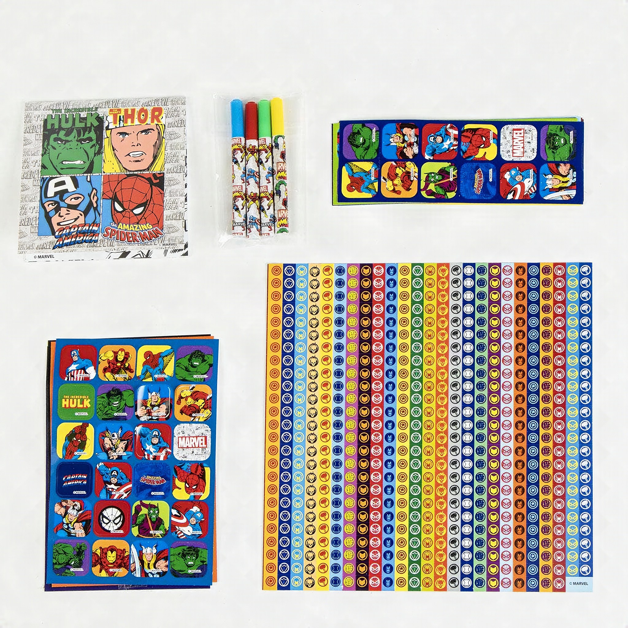 Bloc à colorier, quatre feutres, rouleaux et planches à plat