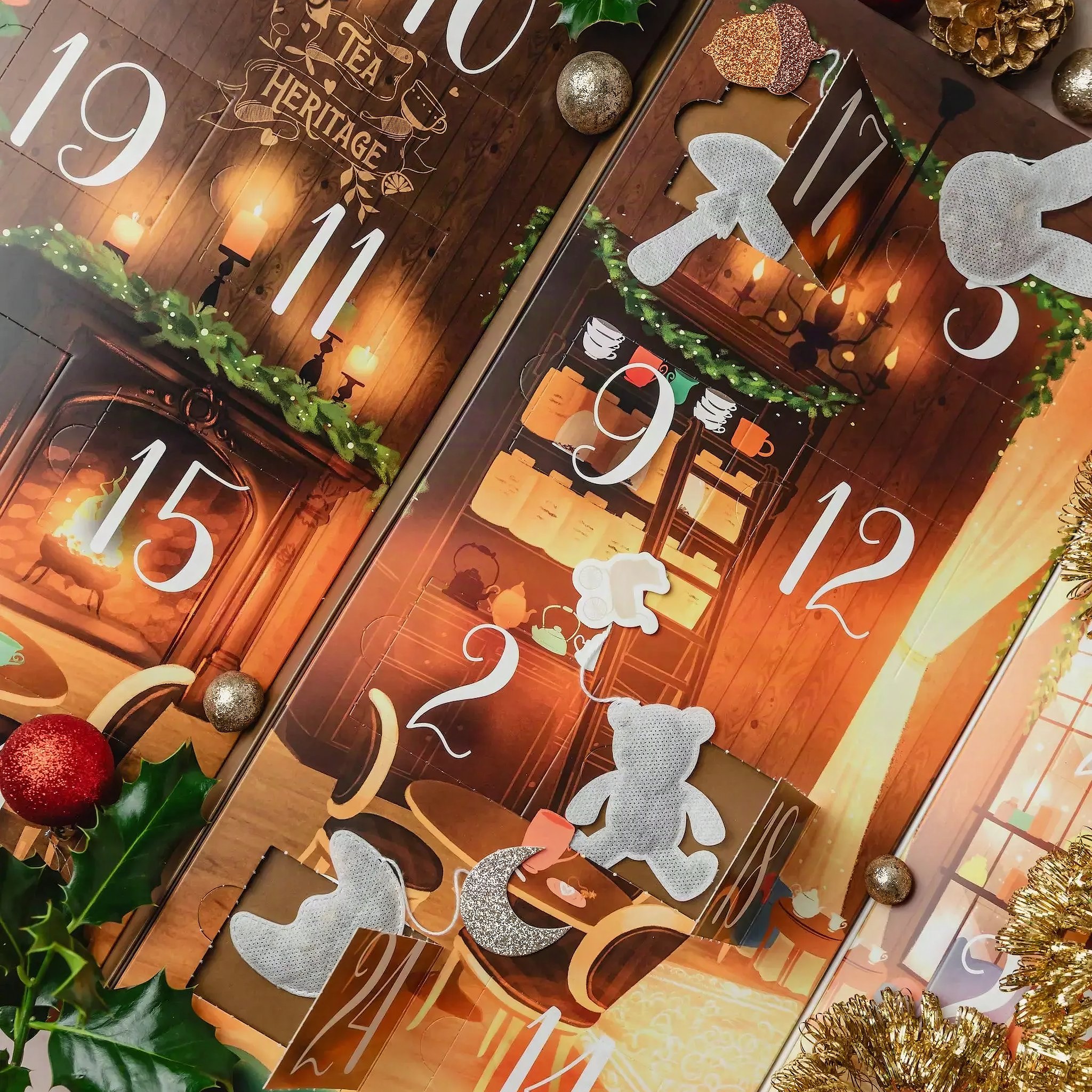 Calendario dell'Avvento di tè aperto con finestrelle numerate e bustine a forma di orsetto e luna