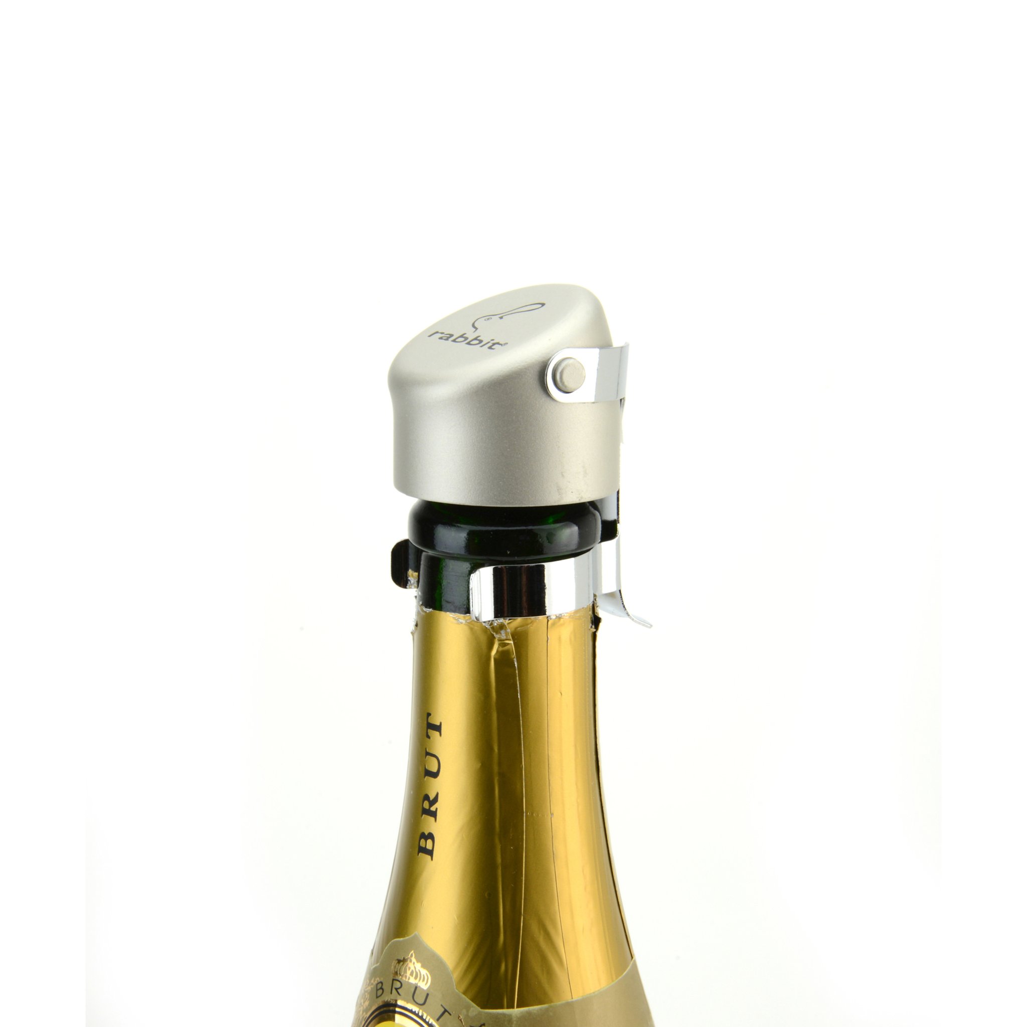 Bouchon Rabbit fixé sur une bouteille de brut pour garder les bulles du champagne
