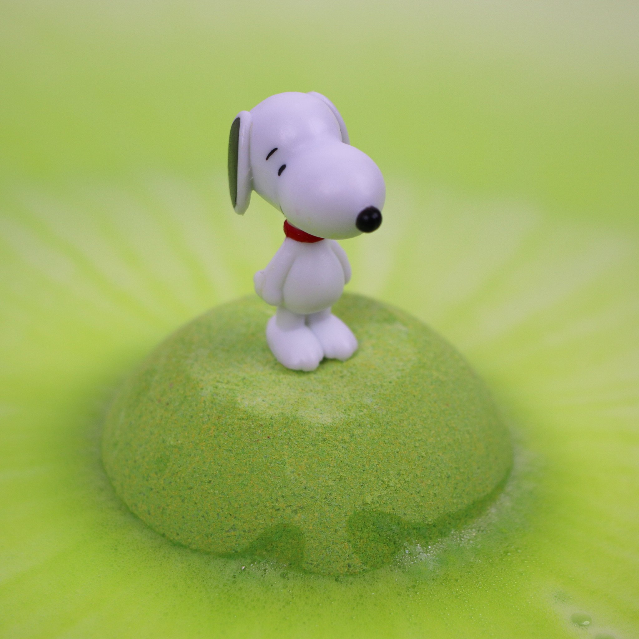 Sprudelnde Peanuts Surprise Badebombe