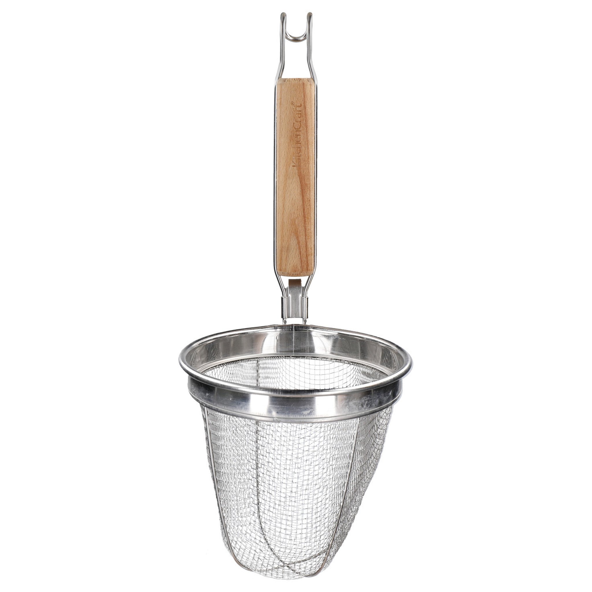 Scolapasta con tagliatelle nel cestello sopra la pentola