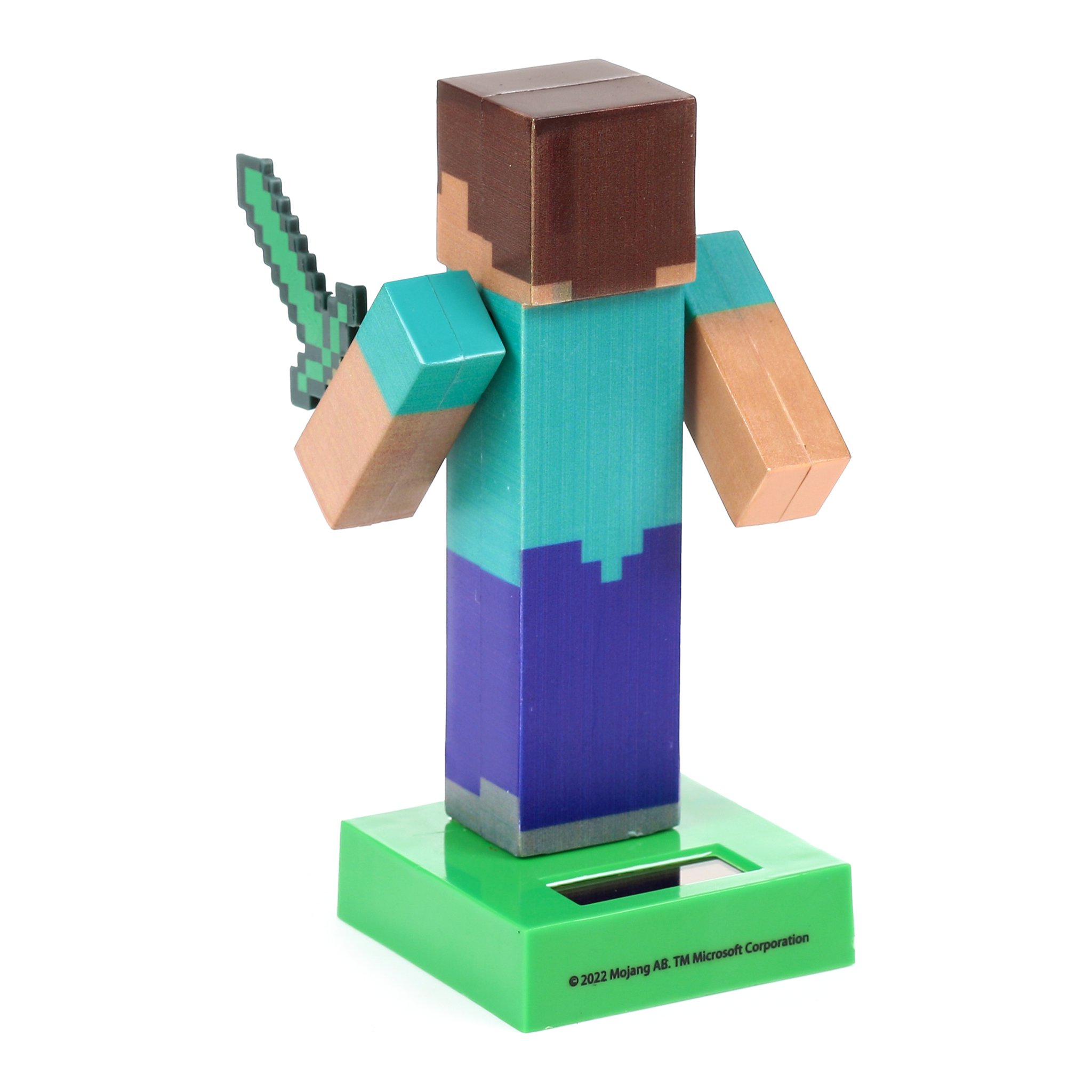 Minecraft-Steve-Figur im Profil auf gruenem Solarsockel