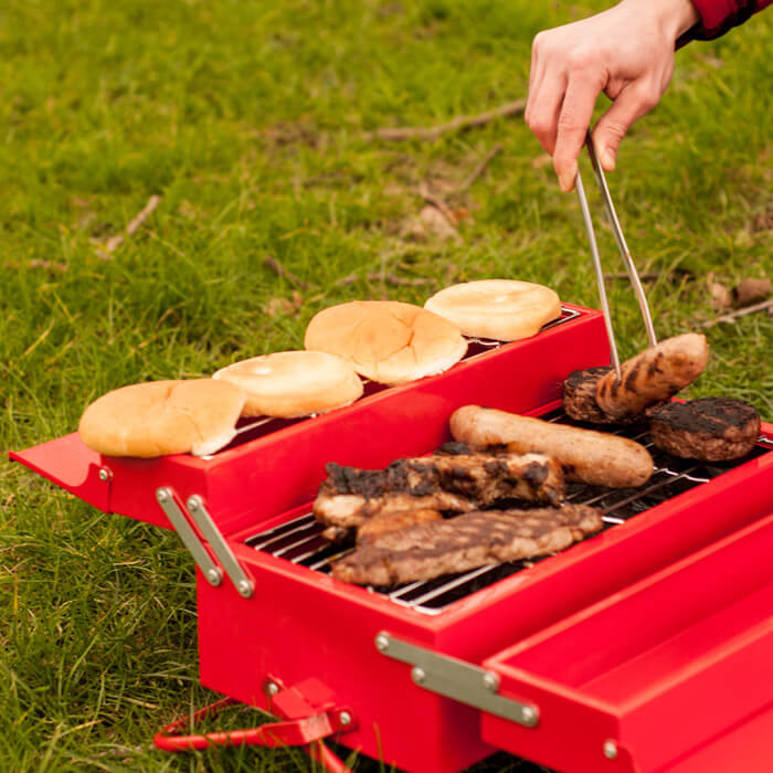 Werkzeugkiste tragbarer Grill BBQ Toolbox von SuckUK