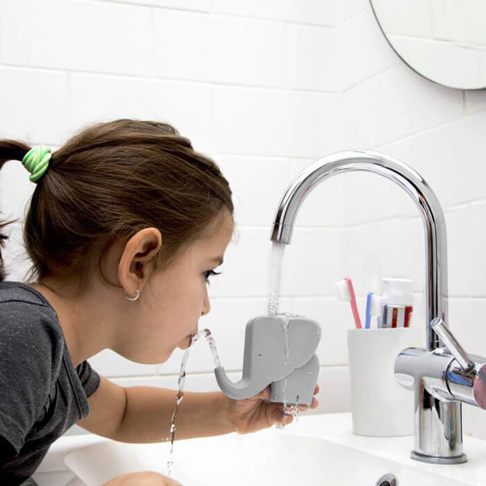 Trinkhilfe für Kinder Elefant von Peleg Design