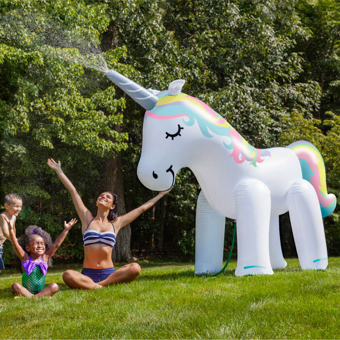 Ginormous Unicorn Yard Sprinkler von bigmouth