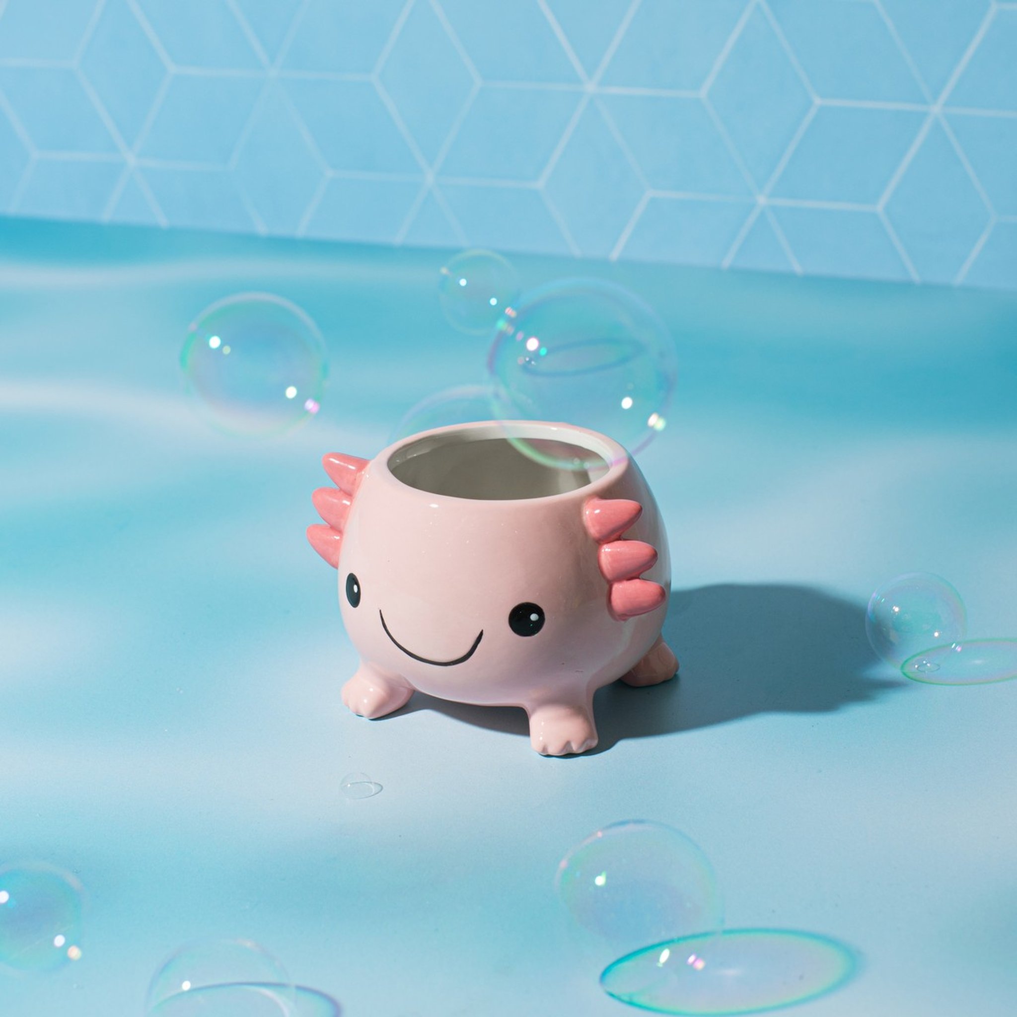 Axolotl Tasse im Lifestyle-Setting