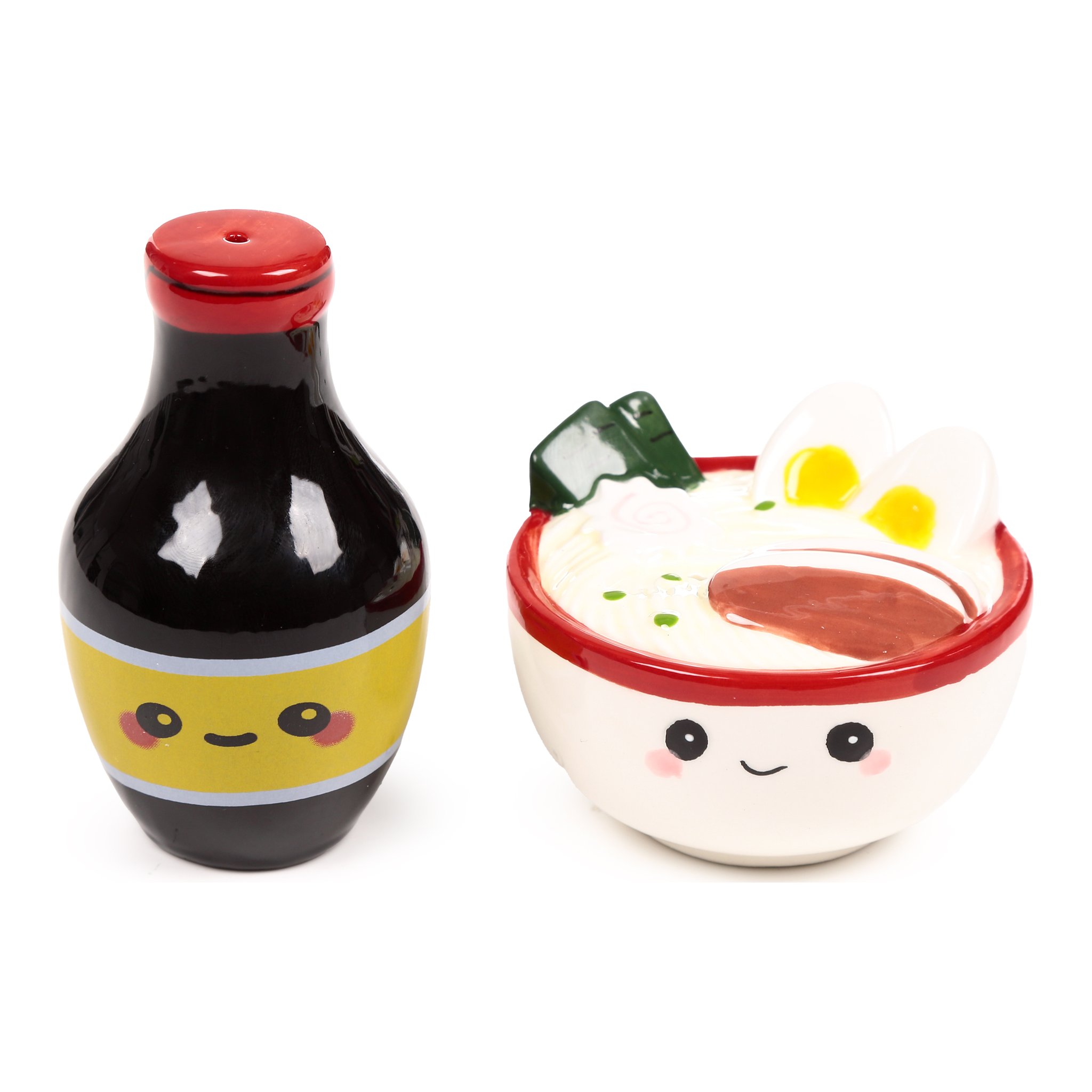 Bottiglia di salsa di soia e ciotola di ramen come saliera e pepiera