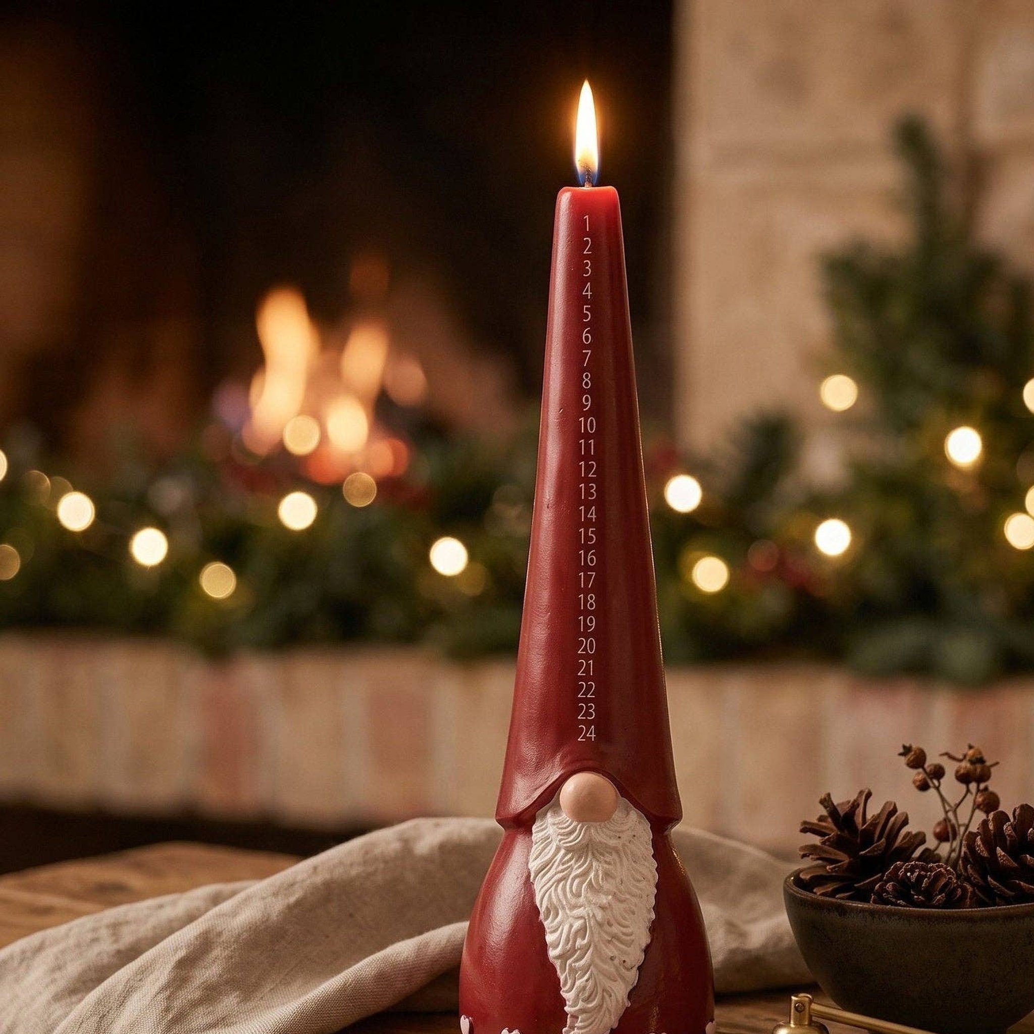 Candela LED rossa a forma di gnomo con timer – foto d'atmosfera