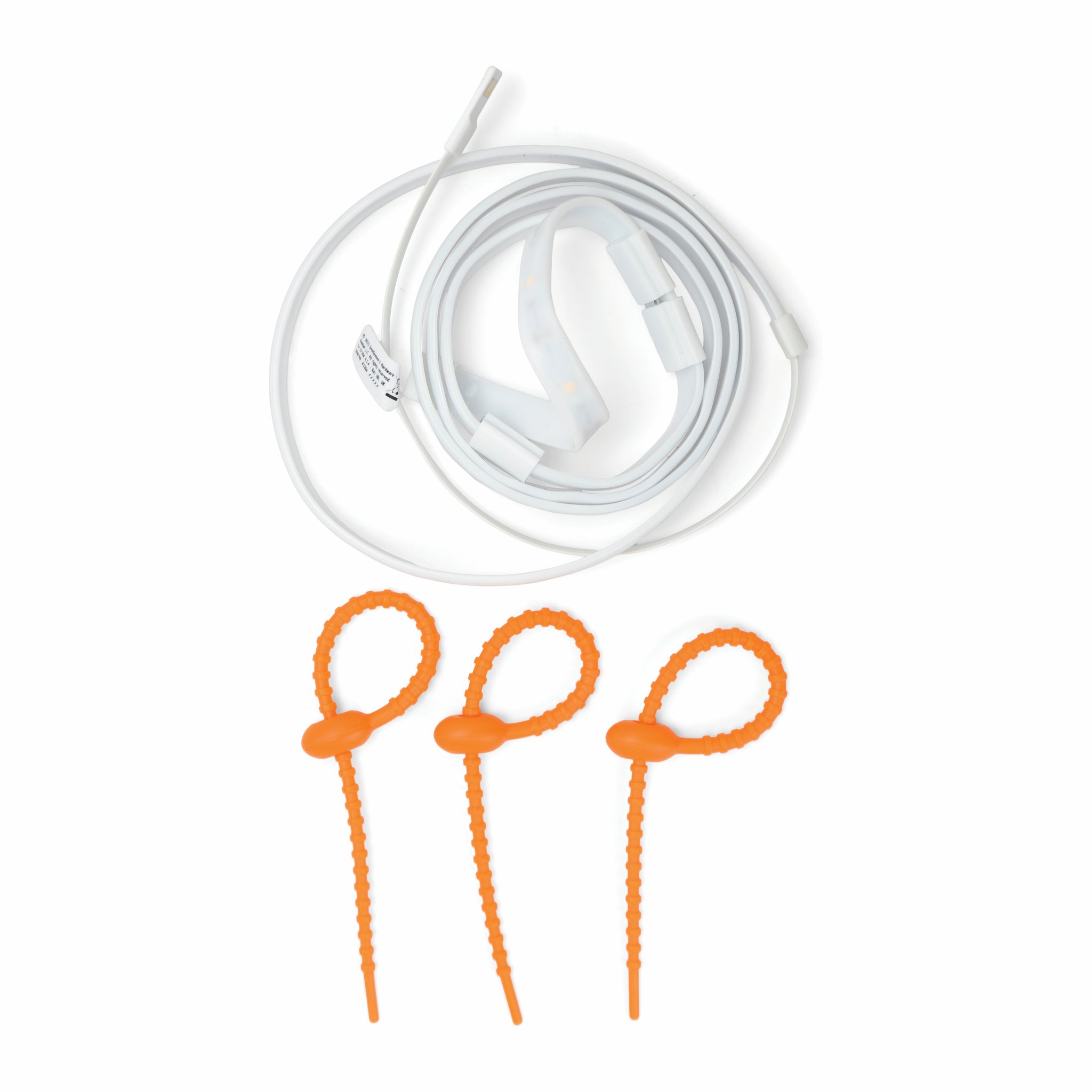 Weisser LED-Lichtschlauch locker aufgerollt, darunter drei orange Silikon-Kabelbinder mit Schlaufe