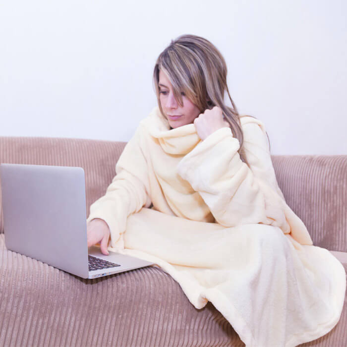 Kuscheldecke mit Ärmeln