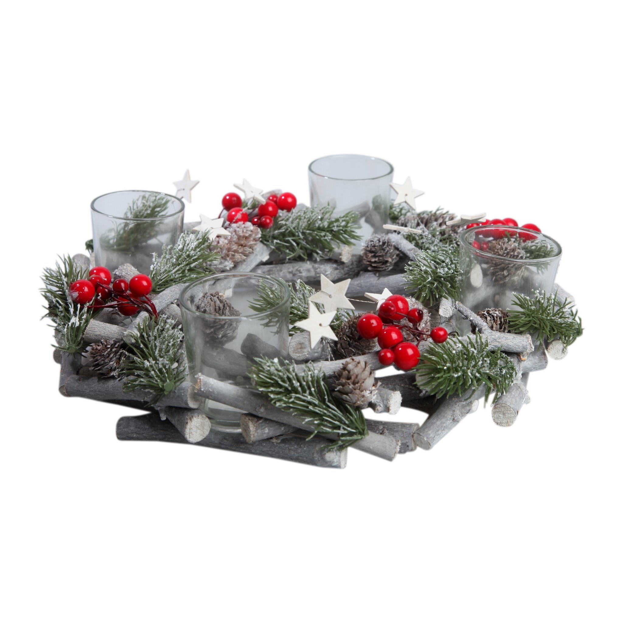 Adventskranz mit vier Teelichtgläsern, roten Beeren, Zapfen und weissen Holzsternen auf hellen Ästen