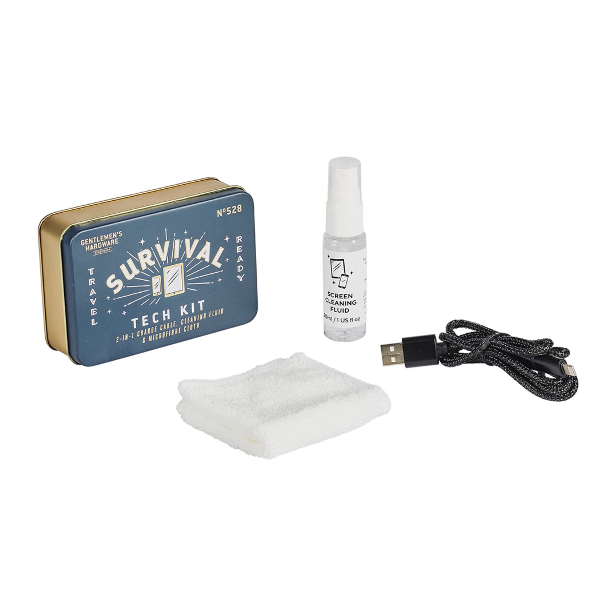 Survival Tech Kit schräg fotografiert: geschlossene Dose neben Reinigungsspray, Mikrofasertuch und schwarzem USB-Ladekabel