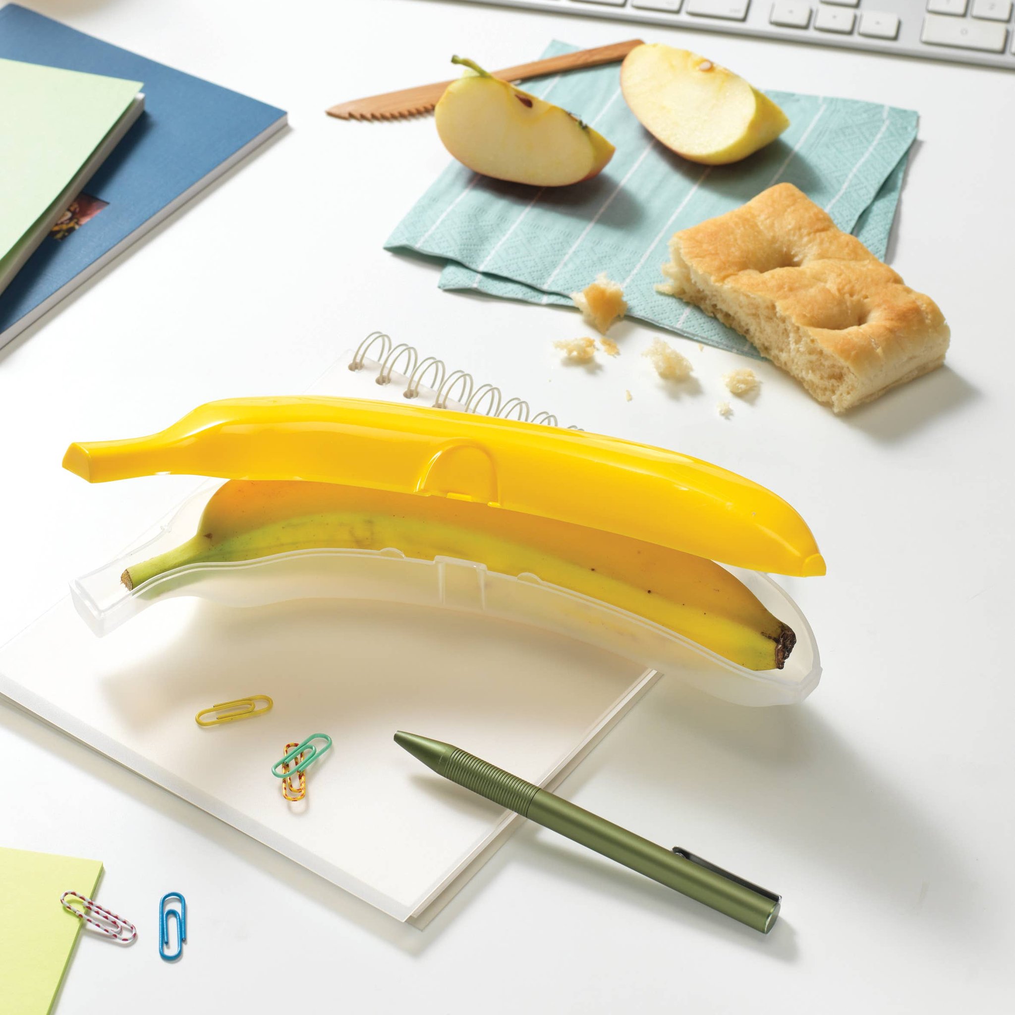 Bananen Bunker mit Banane auf dem Schreibtisch