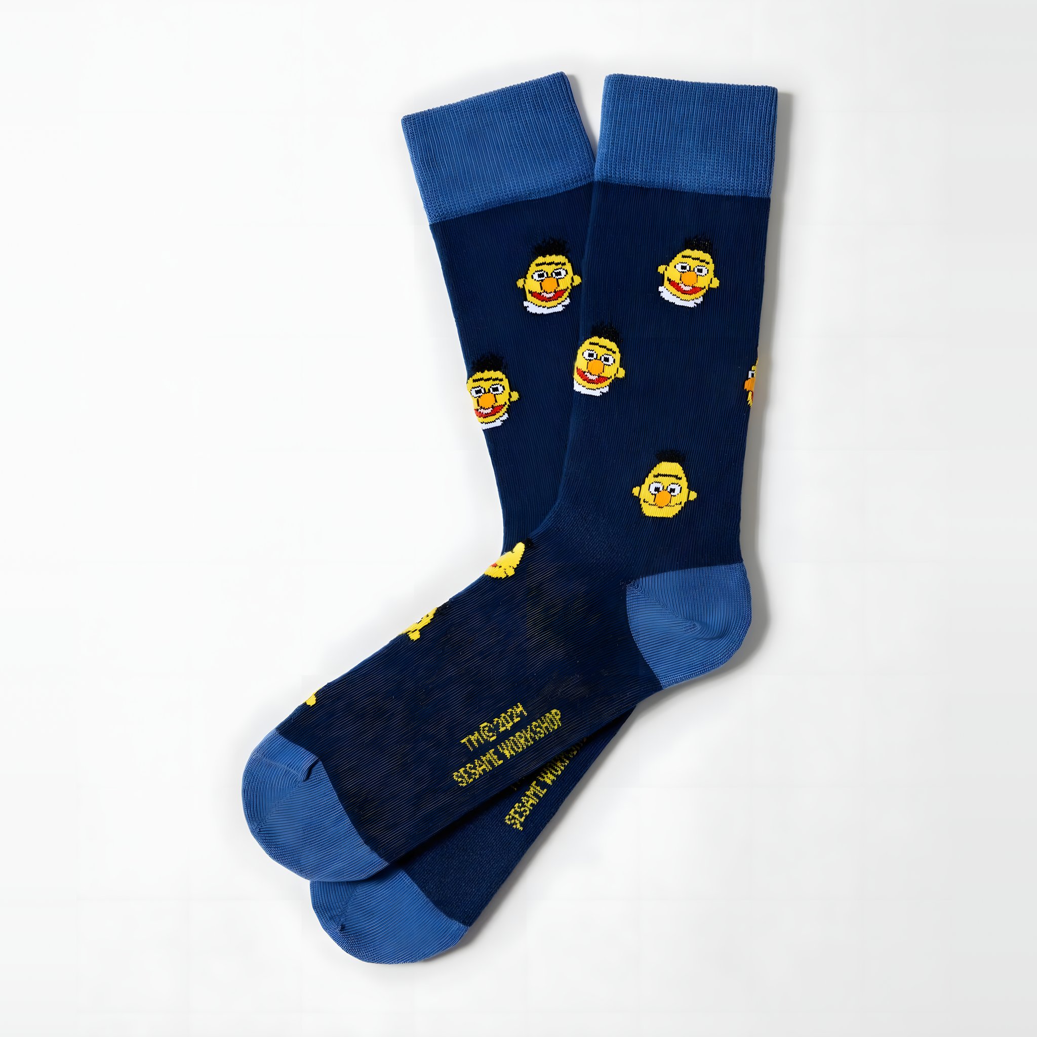 Marineblaue Socken mit Bert-Gesichtern, Bund, Ferse und Spitze in Blau, aus dem Sesamstrasse Set